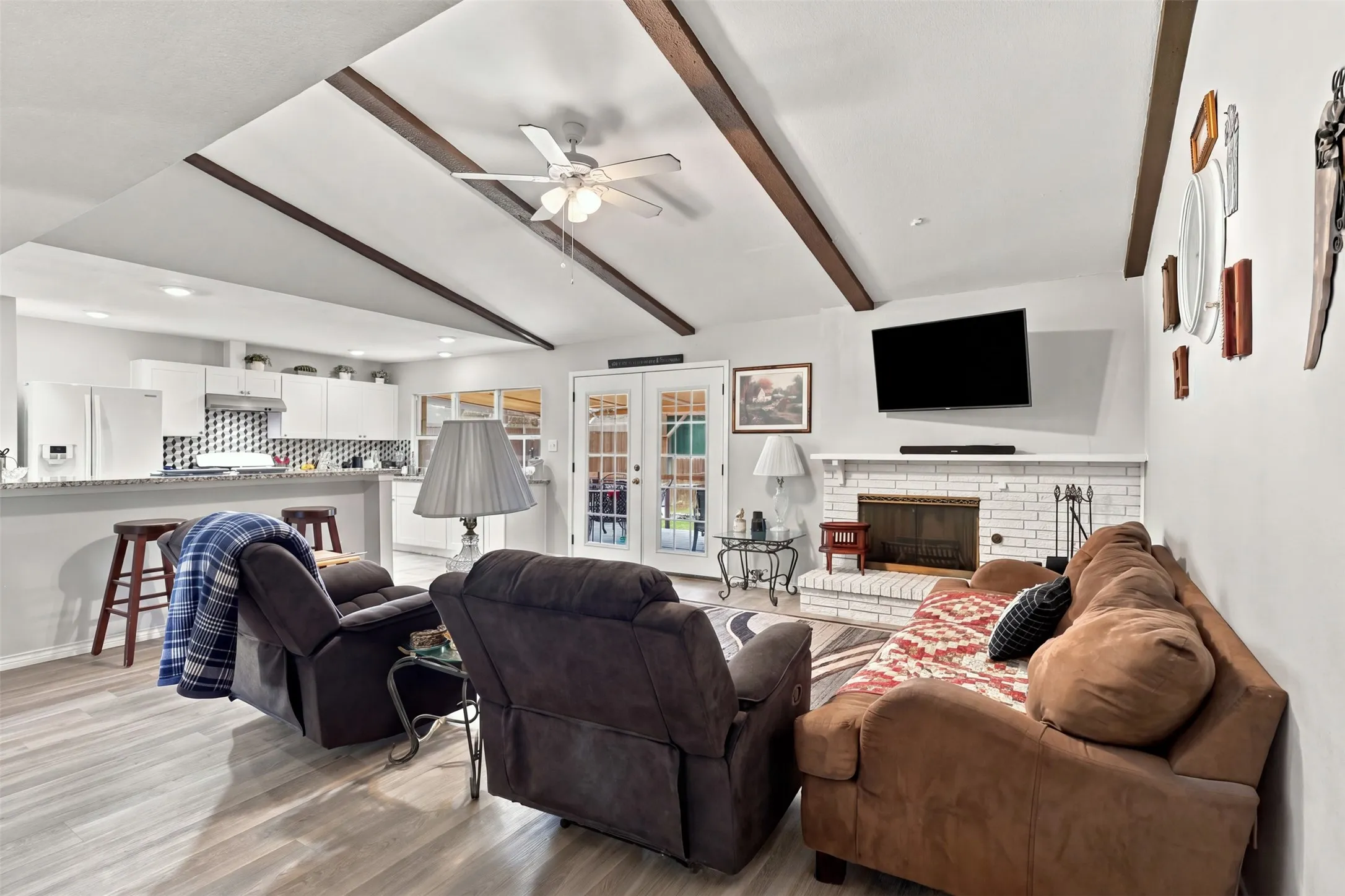 Single Family Residence For Sale in Denton County , 1444 Applegate Drive, Lewisville, Texas 75067, 3 Bedroom, 2 Bathroom, 2 Garage spaces, 1,520 Sqft, built in 1972, mls#21395058, Real Estate Agent in Lewisville, Homes For Sale in Denton county, Homes For Sale in Lewisville, Realtor in Lewisville Texas, Real Estate Brokerage Independent Realty Texas, Luminita Cordes Realtor