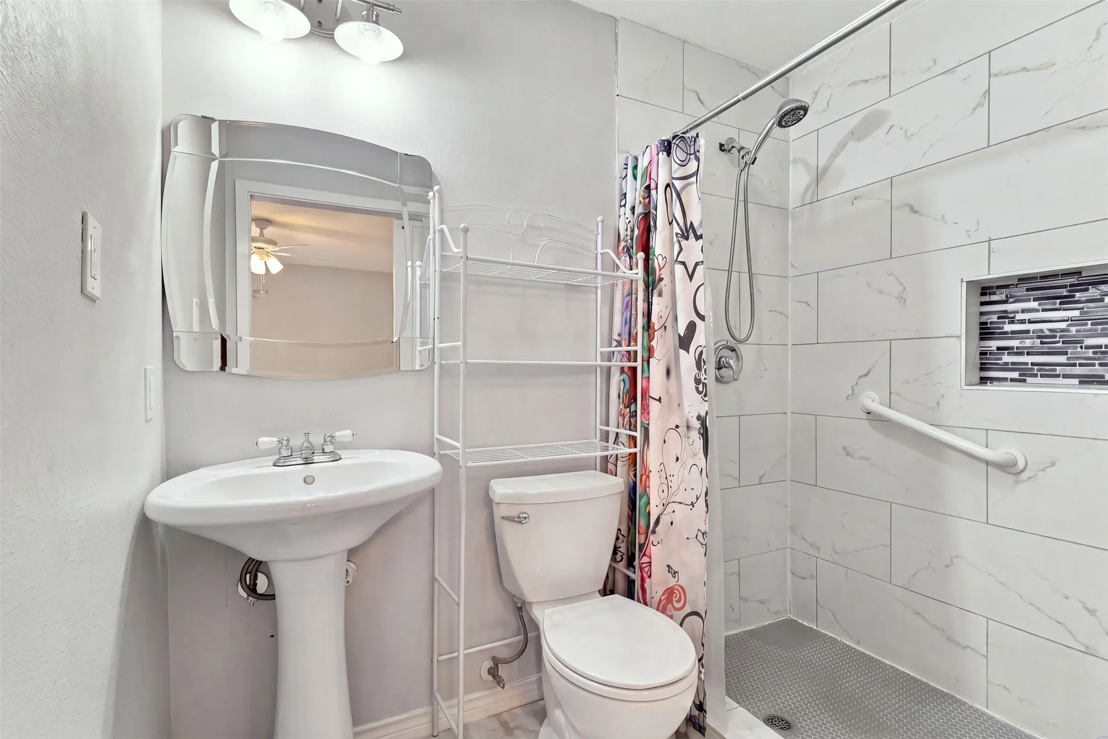 Single Family Residence For Sale in Denton County , 1444 Applegate Drive, Lewisville, Texas 75067, 3 Bedroom, 2 Bathroom, 2 Garage spaces, 1,520 Sqft, built in 1972, mls#21395058, Real Estate Agent in Lewisville, Homes For Sale in Denton county, Homes For Sale in Lewisville, Realtor in Lewisville Texas, Real Estate Brokerage Independent Realty Texas, Luminita Cordes Realtor