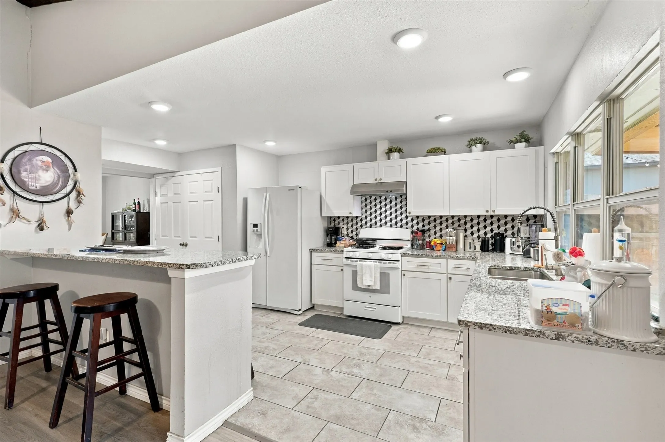 Single Family Residence For Sale in Denton County , 1444 Applegate Drive, Lewisville, Texas 75067, 3 Bedroom, 2 Bathroom, 2 Garage spaces, 1,520 Sqft, built in 1972, mls#21395058, Real Estate Agent in Lewisville, Homes For Sale in Denton county, Homes For Sale in Lewisville, Realtor in Lewisville Texas, Real Estate Brokerage Independent Realty Texas, Luminita Cordes Realtor