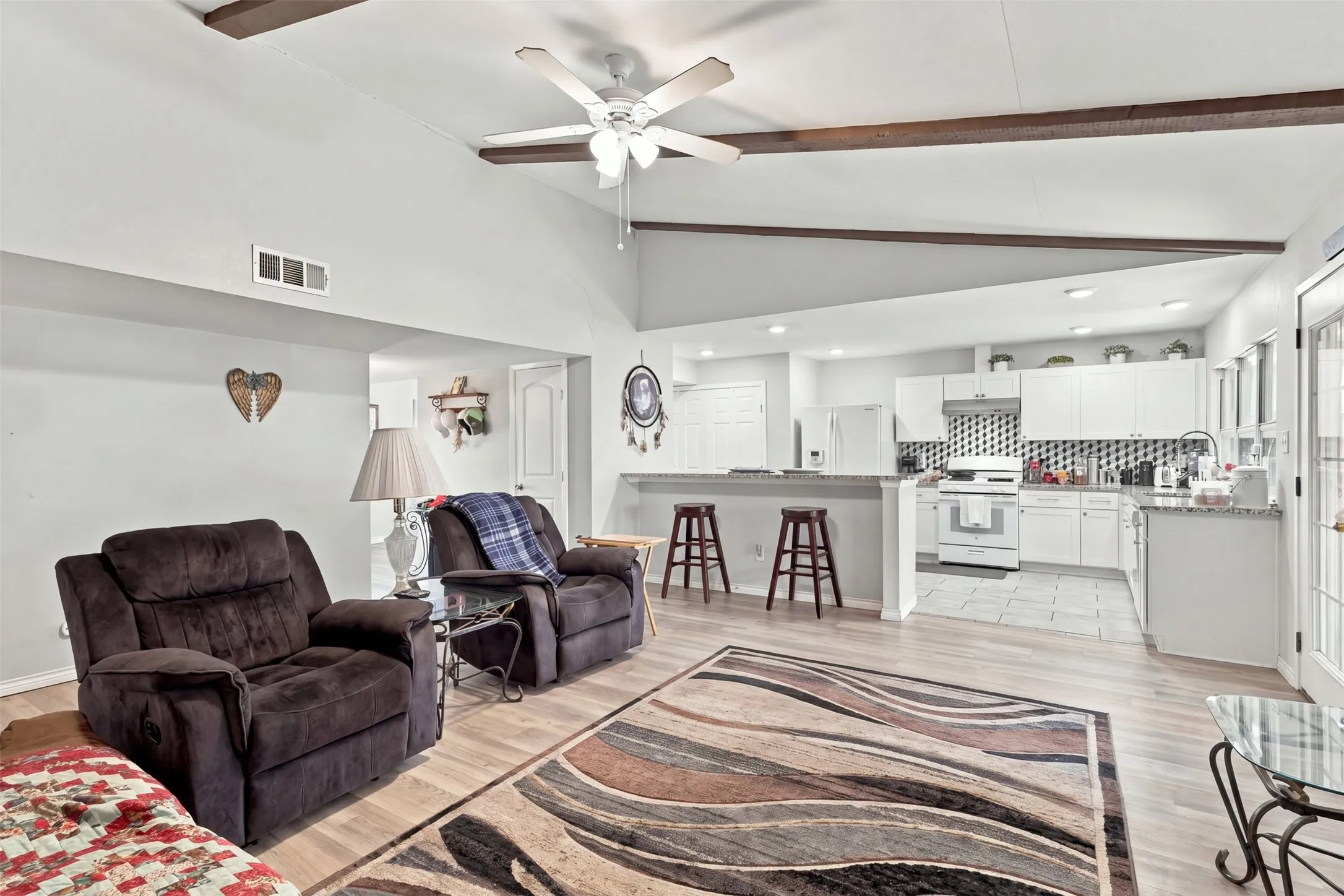 Single Family Residence For Sale in Denton County , 1444 Applegate Drive, Lewisville, Texas 75067, 3 Bedroom, 2 Bathroom, 2 Garage spaces, 1,520 Sqft, built in 1972, mls#21395058, Real Estate Agent in Lewisville, Homes For Sale in Denton county, Homes For Sale in Lewisville, Realtor in Lewisville Texas, Real Estate Brokerage Independent Realty Texas, Luminita Cordes Realtor