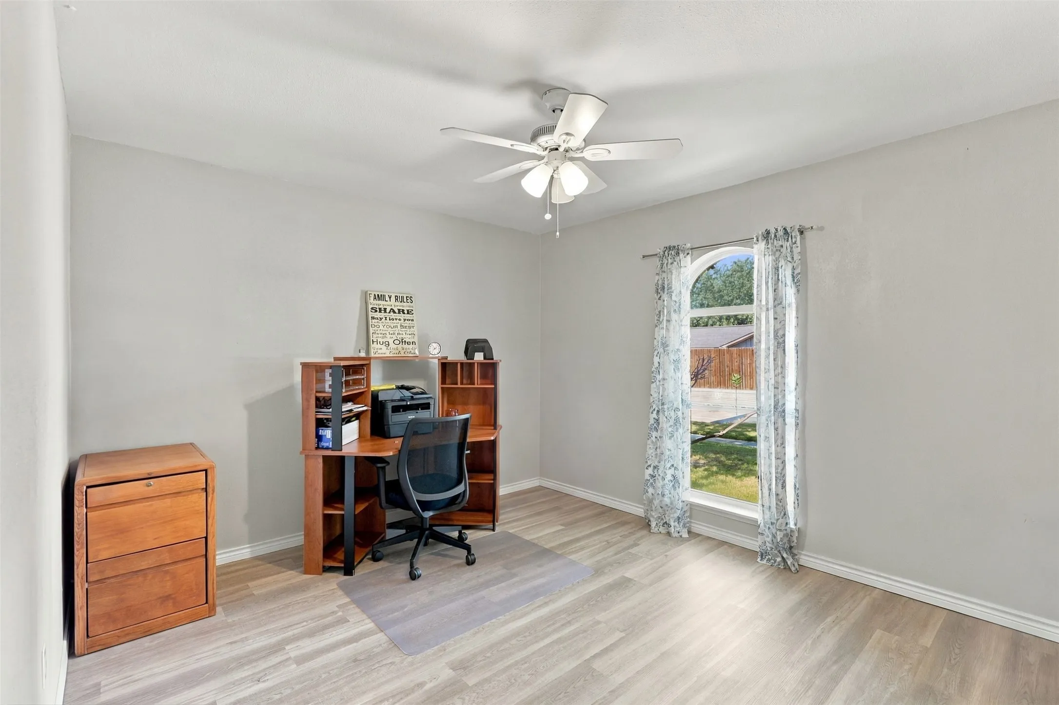 Single Family Residence For Sale in Denton County , 1444 Applegate Drive, Lewisville, Texas 75067, 3 Bedroom, 2 Bathroom, 2 Garage spaces, 1,520 Sqft, built in 1972, mls#21395058, Real Estate Agent in Lewisville, Homes For Sale in Denton county, Homes For Sale in Lewisville, Realtor in Lewisville Texas, Real Estate Brokerage Independent Realty Texas, Luminita Cordes Realtor
