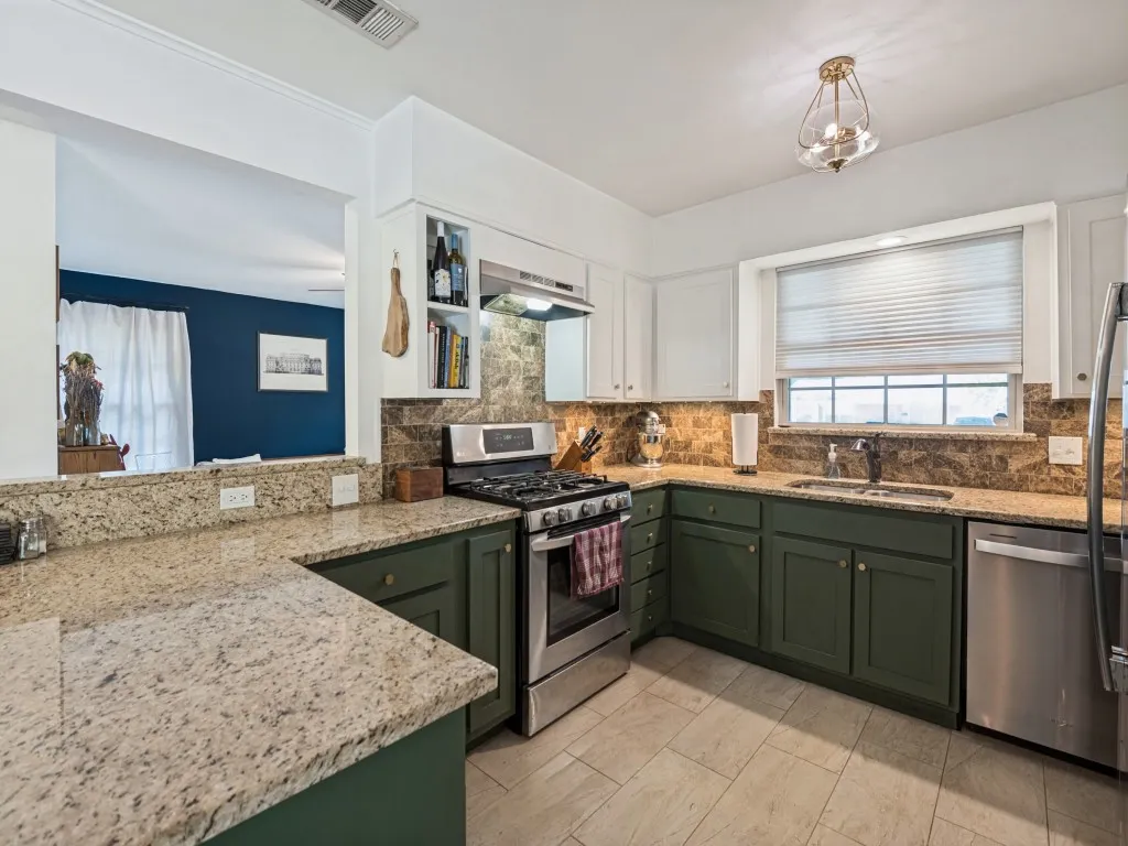 Single Family Residence For Sale in Dallas County , 13508 Challaburton Drive, Farmers Branch, Texas 75234, 3 Bedroom, 2 Bathroom, Garage spaces, 1,592 Sqft, built in 1958, mls#21394719, Real Estate Agent in Farmers Branch, Homes For Sale in Dallas county, Homes For Sale in Farmers Branch, Realtor in Farmers Branch Texas, Real Estate Brokerage Independent Realty Texas, Luminita Cordes Realtor