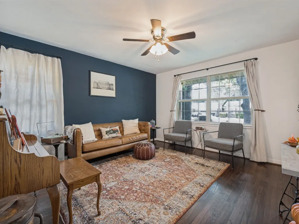 Single Family Residence For Sale in Dallas County , 13508 Challaburton Drive, Farmers Branch, Texas 75234, 3 Bedroom, 2 Bathroom, Garage spaces, 1,592 Sqft, built in 1958, mls#21394719, Real Estate Agent in Farmers Branch, Homes For Sale in Dallas county, Homes For Sale in Farmers Branch, Realtor in Farmers Branch Texas, Real Estate Brokerage Independent Realty Texas, Luminita Cordes Realtor