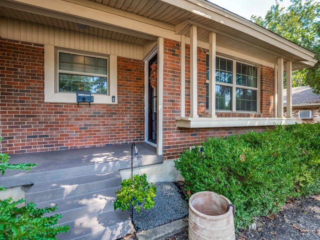 Single Family Residence For Sale in Dallas County , 13508 Challaburton Drive, Farmers Branch, Texas 75234, 3 Bedroom, 2 Bathroom, Garage spaces, 1,592 Sqft, built in 1958, mls#21394719, Real Estate Agent in Farmers Branch, Homes For Sale in Dallas county, Homes For Sale in Farmers Branch, Realtor in Farmers Branch Texas, Real Estate Brokerage Independent Realty Texas, Luminita Cordes Realtor