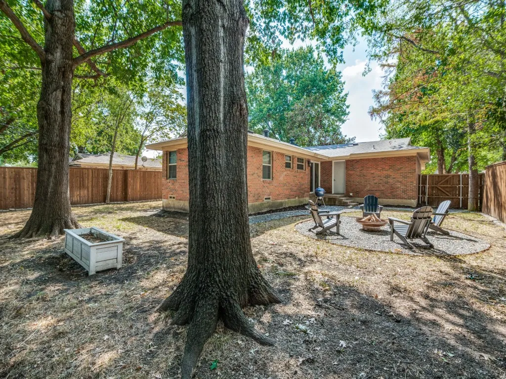 Single Family Residence For Sale in Dallas County , 13508 Challaburton Drive, Farmers Branch, Texas 75234, 3 Bedroom, 2 Bathroom, Garage spaces, 1,592 Sqft, built in 1958, mls#21394719, Real Estate Agent in Farmers Branch, Homes For Sale in Dallas county, Homes For Sale in Farmers Branch, Realtor in Farmers Branch Texas, Real Estate Brokerage Independent Realty Texas, Luminita Cordes Realtor