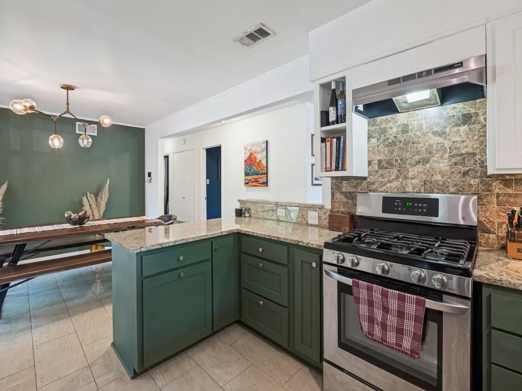 Single Family Residence For Sale in Dallas County , 13508 Challaburton Drive, Farmers Branch, Texas 75234, 3 Bedroom, 2 Bathroom, Garage spaces, 1,592 Sqft, built in 1958, mls#21394719, Real Estate Agent in Farmers Branch, Homes For Sale in Dallas county, Homes For Sale in Farmers Branch, Realtor in Farmers Branch Texas, Real Estate Brokerage Independent Realty Texas, Luminita Cordes Realtor