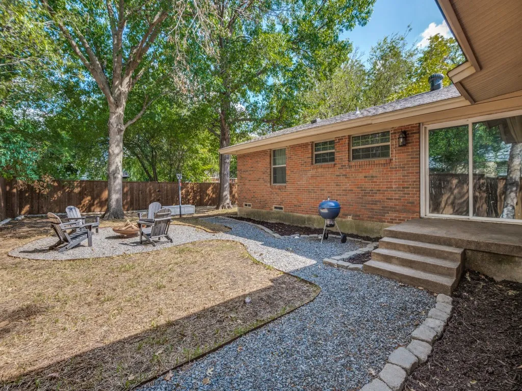 Single Family Residence For Sale in Dallas County , 13508 Challaburton Drive, Farmers Branch, Texas 75234, 3 Bedroom, 2 Bathroom, Garage spaces, 1,592 Sqft, built in 1958, mls#21394719, Real Estate Agent in Farmers Branch, Homes For Sale in Dallas county, Homes For Sale in Farmers Branch, Realtor in Farmers Branch Texas, Real Estate Brokerage Independent Realty Texas, Luminita Cordes Realtor