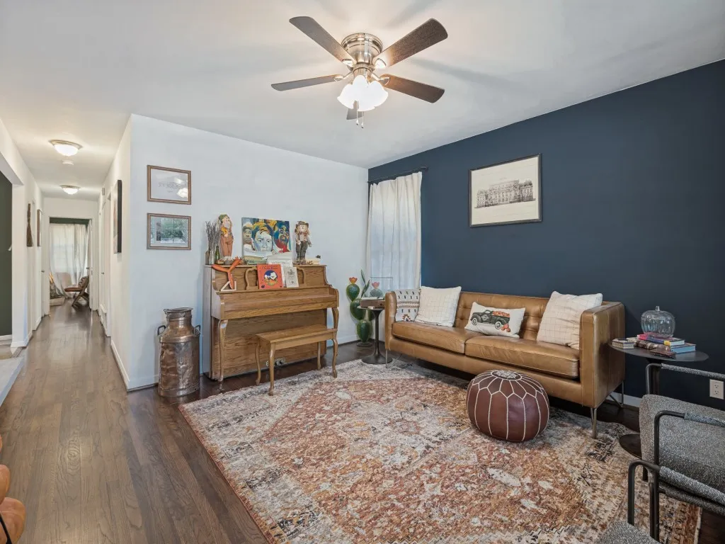 Single Family Residence For Sale in Dallas County , 13508 Challaburton Drive, Farmers Branch, Texas 75234, 3 Bedroom, 2 Bathroom, Garage spaces, 1,592 Sqft, built in 1958, mls#21394719, Real Estate Agent in Farmers Branch, Homes For Sale in Dallas county, Homes For Sale in Farmers Branch, Realtor in Farmers Branch Texas, Real Estate Brokerage Independent Realty Texas, Luminita Cordes Realtor