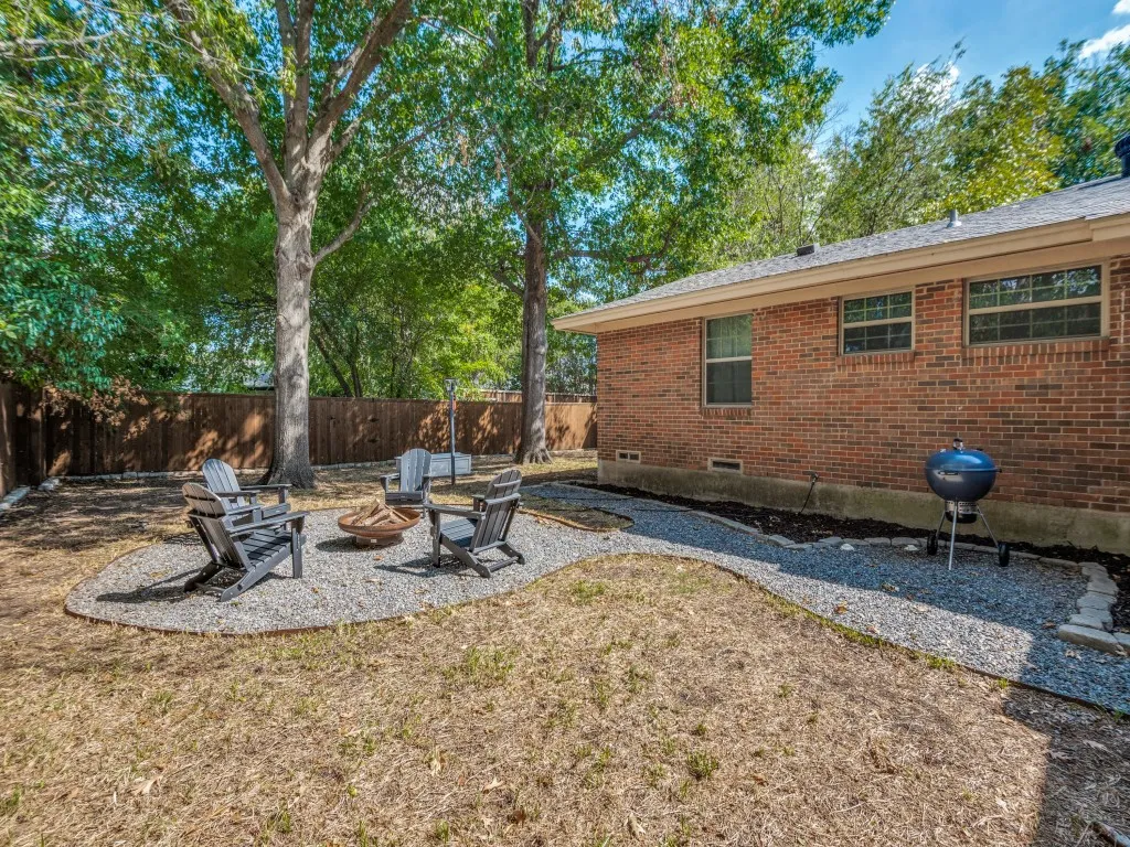 Single Family Residence For Sale in Dallas County , 13508 Challaburton Drive, Farmers Branch, Texas 75234, 3 Bedroom, 2 Bathroom, Garage spaces, 1,592 Sqft, built in 1958, mls#21394719, Real Estate Agent in Farmers Branch, Homes For Sale in Dallas county, Homes For Sale in Farmers Branch, Realtor in Farmers Branch Texas, Real Estate Brokerage Independent Realty Texas, Luminita Cordes Realtor