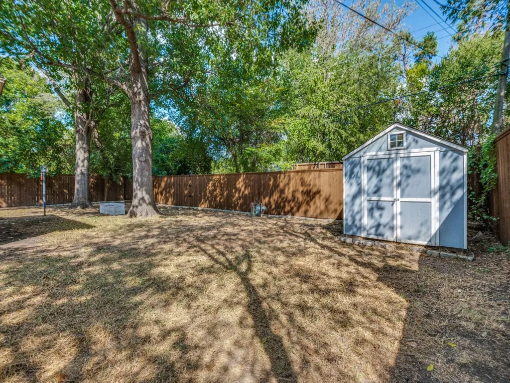 Single Family Residence For Sale in Dallas County , 13508 Challaburton Drive, Farmers Branch, Texas 75234, 3 Bedroom, 2 Bathroom, Garage spaces, 1,592 Sqft, built in 1958, mls#21394719, Real Estate Agent in Farmers Branch, Homes For Sale in Dallas county, Homes For Sale in Farmers Branch, Realtor in Farmers Branch Texas, Real Estate Brokerage Independent Realty Texas, Luminita Cordes Realtor