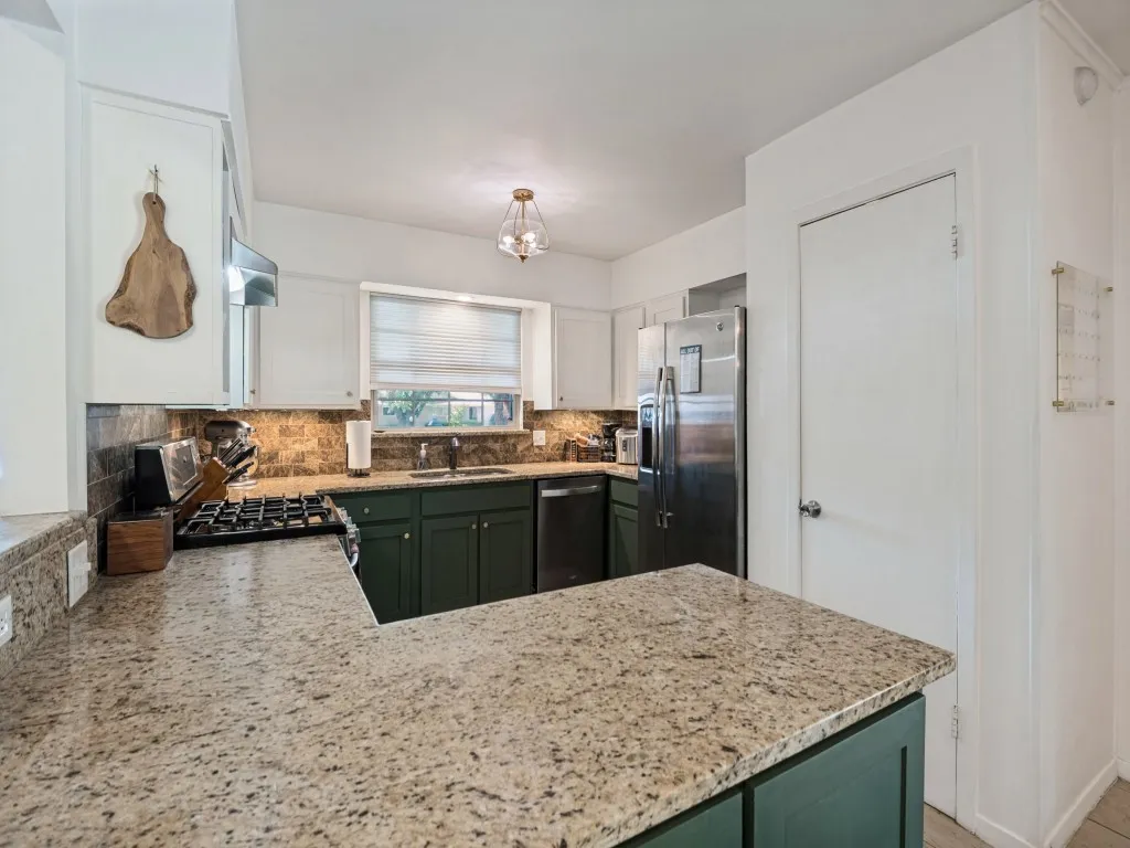 Single Family Residence For Sale in Dallas County , 13508 Challaburton Drive, Farmers Branch, Texas 75234, 3 Bedroom, 2 Bathroom, Garage spaces, 1,592 Sqft, built in 1958, mls#21394719, Real Estate Agent in Farmers Branch, Homes For Sale in Dallas county, Homes For Sale in Farmers Branch, Realtor in Farmers Branch Texas, Real Estate Brokerage Independent Realty Texas, Luminita Cordes Realtor