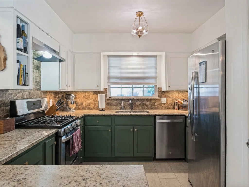Single Family Residence For Sale in Dallas County , 13508 Challaburton Drive, Farmers Branch, Texas 75234, 3 Bedroom, 2 Bathroom, Garage spaces, 1,592 Sqft, built in 1958, mls#21394719, Real Estate Agent in Farmers Branch, Homes For Sale in Dallas county, Homes For Sale in Farmers Branch, Realtor in Farmers Branch Texas, Real Estate Brokerage Independent Realty Texas, Luminita Cordes Realtor