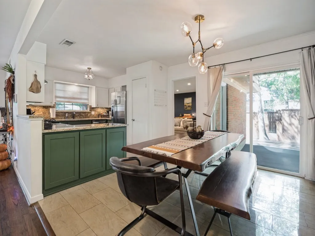 Single Family Residence For Sale in Dallas County , 13508 Challaburton Drive, Farmers Branch, Texas 75234, 3 Bedroom, 2 Bathroom, Garage spaces, 1,592 Sqft, built in 1958, mls#21394719, Real Estate Agent in Farmers Branch, Homes For Sale in Dallas county, Homes For Sale in Farmers Branch, Realtor in Farmers Branch Texas, Real Estate Brokerage Independent Realty Texas, Luminita Cordes Realtor
