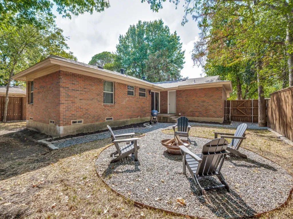 Single Family Residence For Sale in Dallas County , 13508 Challaburton Drive, Farmers Branch, Texas 75234, 3 Bedroom, 2 Bathroom, Garage spaces, 1,592 Sqft, built in 1958, mls#21394719, Real Estate Agent in Farmers Branch, Homes For Sale in Dallas county, Homes For Sale in Farmers Branch, Realtor in Farmers Branch Texas, Real Estate Brokerage Independent Realty Texas, Luminita Cordes Realtor