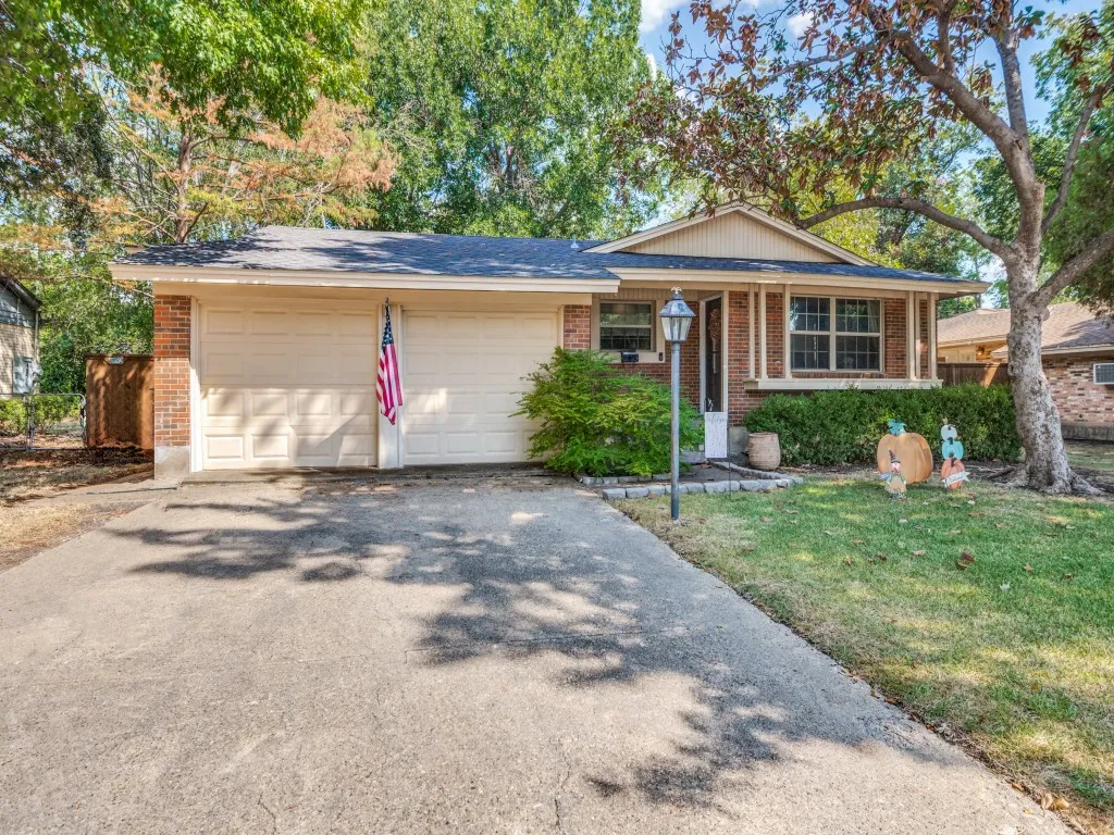 Single Family Residence For Sale in Dallas County , 13508 Challaburton Drive, Farmers Branch, Texas 75234, 3 Bedroom, 2 Bathroom, Garage spaces, 1,592 Sqft, built in 1958, mls#21394719, Real Estate Agent in Farmers Branch, Homes For Sale in Dallas county, Homes For Sale in Farmers Branch, Realtor in Farmers Branch Texas, Real Estate Brokerage Independent Realty Texas, Luminita Cordes Realtor