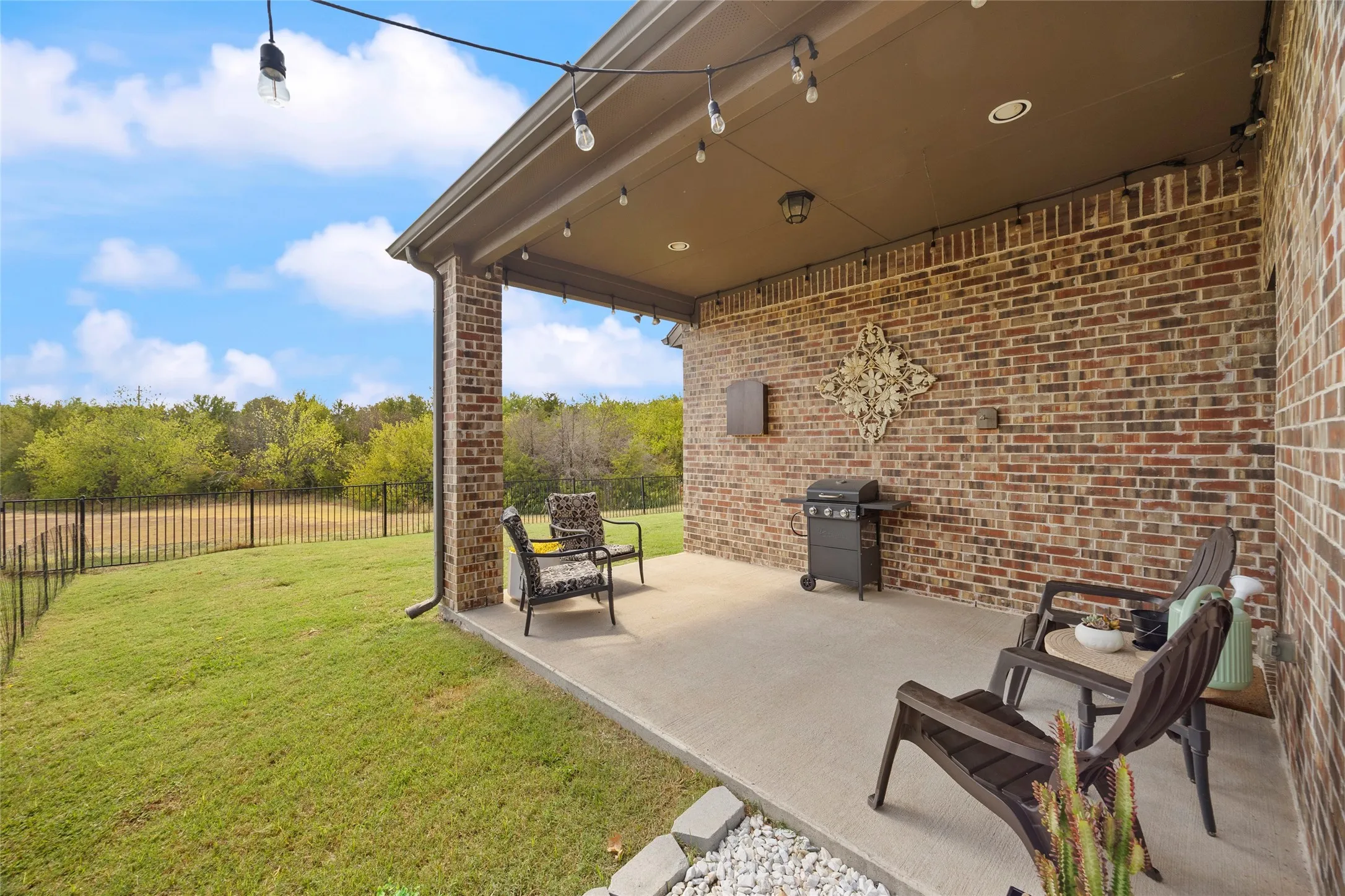 Single Family Residence For Sale in Rockwall County , 1649 Mannheim Drive, Rockwall, Texas 75032, 4 Bedroom, 2 Bathroom, 2 Garage spaces, 2,178 Sqft, built in 2018, mls#21393420, Real Estate Agent in Rockwall, Homes For Sale in Rockwall county, Homes For Sale in Rockwall, Realtor in Rockwall Texas, Real Estate Brokerage Independent Realty Texas, Luminita Cordes Realtor