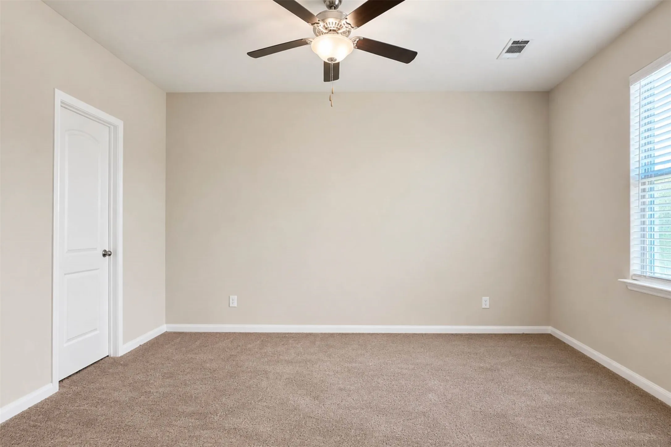 Single Family Residence For Rent in Collin County , 1602 Kim Loan Drive, Princeton, Texas 75407, 4 Bedroom, 2 Bathroom, 2 Garage spaces, 1,656 Sqft, built in 2019, mls#21395035, Real Estate Agent in Princeton, Homes For Rent in Collin county, Homes For Rent in Princeton, Realtor in Princeton Texas, Real Estate Brokerage Independent Realty Texas, Luminita Cordes Realtor