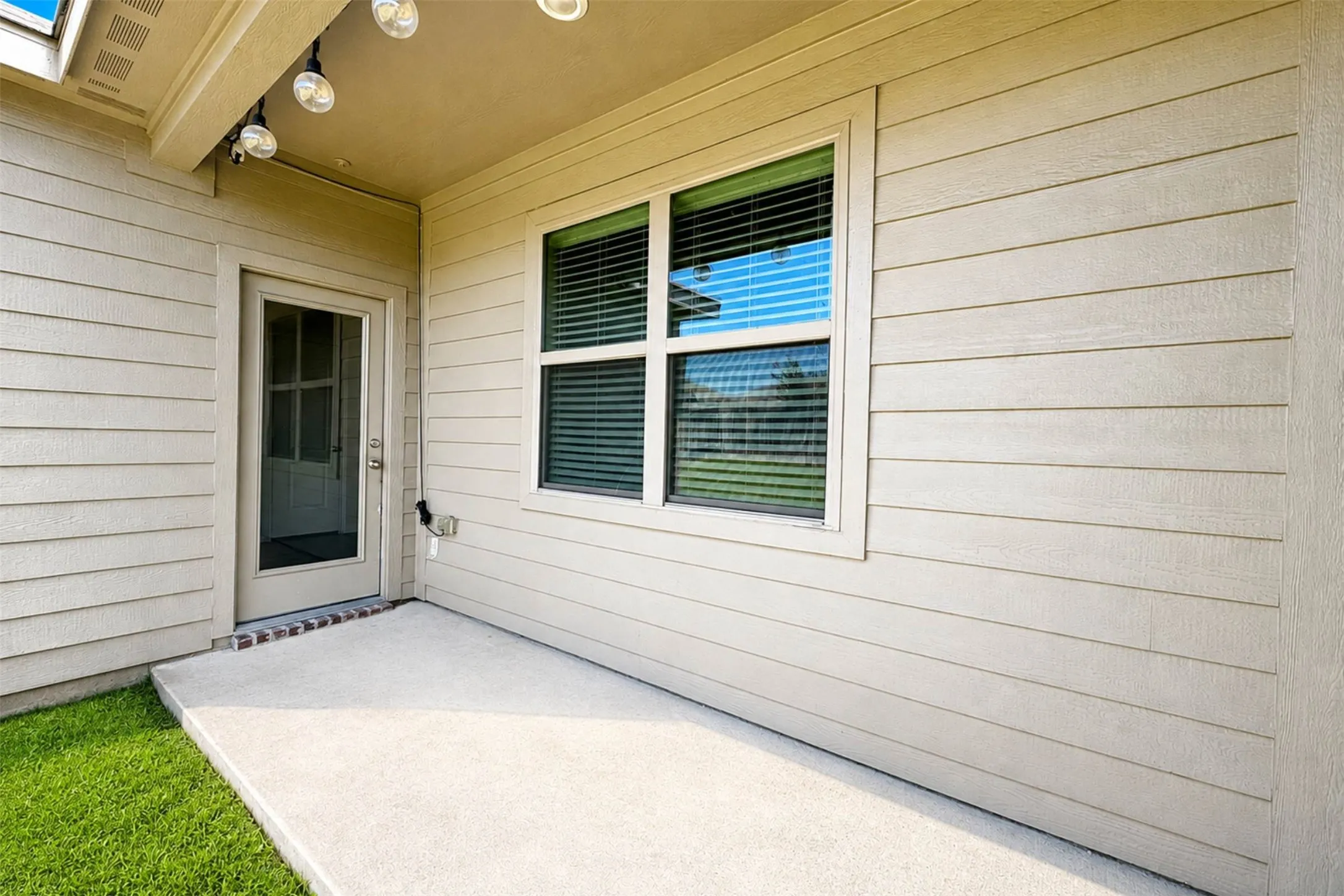 Single Family Residence For Rent in Collin County , 1602 Kim Loan Drive, Princeton, Texas 75407, 4 Bedroom, 2 Bathroom, 2 Garage spaces, 1,656 Sqft, built in 2019, mls#21395035, Real Estate Agent in Princeton, Homes For Rent in Collin county, Homes For Rent in Princeton, Realtor in Princeton Texas, Real Estate Brokerage Independent Realty Texas, Luminita Cordes Realtor