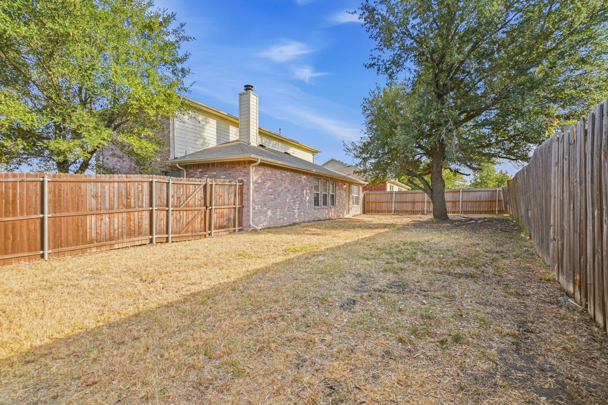 Single Family Residence For Sale in Kaufman County , 1002 Chatham Lane, Forney, Texas 75126, 3 Bedroom, 3 Bathroom, 2 Garage spaces, 2,275 Sqft, built in 2001, mls#21392499, Real Estate Agent in Forney, Homes For Sale in Kaufman county, Homes For Sale in Forney, Realtor in Forney Texas, Real Estate Brokerage Independent Realty Texas, Luminita Cordes Realtor
