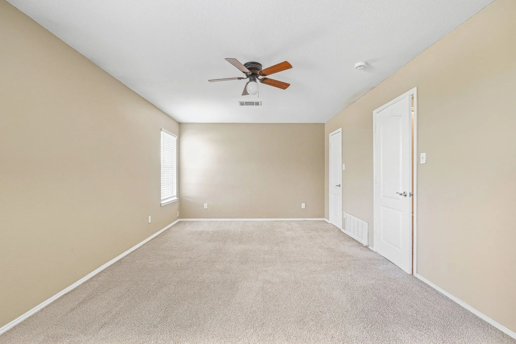 Single Family Residence For Sale in Kaufman County , 1002 Chatham Lane, Forney, Texas 75126, 3 Bedroom, 3 Bathroom, 2 Garage spaces, 2,275 Sqft, built in 2001, mls#21392499, Real Estate Agent in Forney, Homes For Sale in Kaufman county, Homes For Sale in Forney, Realtor in Forney Texas, Real Estate Brokerage Independent Realty Texas, Luminita Cordes Realtor