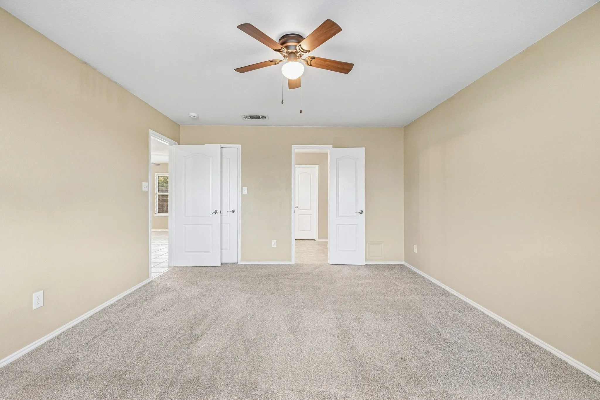 Single Family Residence For Sale in Kaufman County , 1002 Chatham Lane, Forney, Texas 75126, 3 Bedroom, 3 Bathroom, 2 Garage spaces, 2,275 Sqft, built in 2001, mls#21392499, Real Estate Agent in Forney, Homes For Sale in Kaufman county, Homes For Sale in Forney, Realtor in Forney Texas, Real Estate Brokerage Independent Realty Texas, Luminita Cordes Realtor