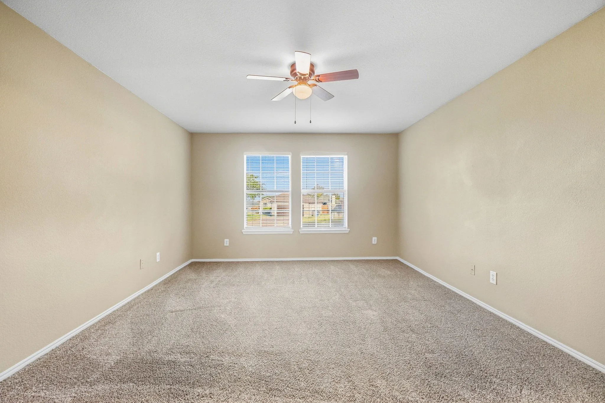 Single Family Residence For Sale in Kaufman County , 1002 Chatham Lane, Forney, Texas 75126, 3 Bedroom, 3 Bathroom, 2 Garage spaces, 2,275 Sqft, built in 2001, mls#21392499, Real Estate Agent in Forney, Homes For Sale in Kaufman county, Homes For Sale in Forney, Realtor in Forney Texas, Real Estate Brokerage Independent Realty Texas, Luminita Cordes Realtor