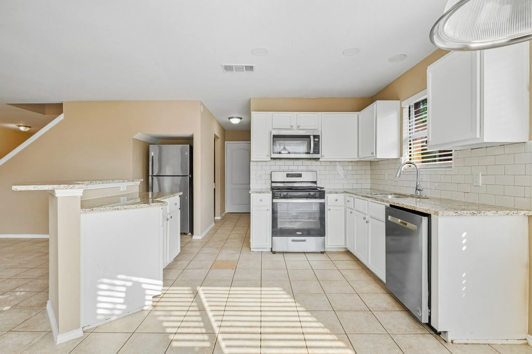 Single Family Residence For Sale in Kaufman County , 1002 Chatham Lane, Forney, Texas 75126, 3 Bedroom, 3 Bathroom, 2 Garage spaces, 2,275 Sqft, built in 2001, mls#21392499, Real Estate Agent in Forney, Homes For Sale in Kaufman county, Homes For Sale in Forney, Realtor in Forney Texas, Real Estate Brokerage Independent Realty Texas, Luminita Cordes Realtor