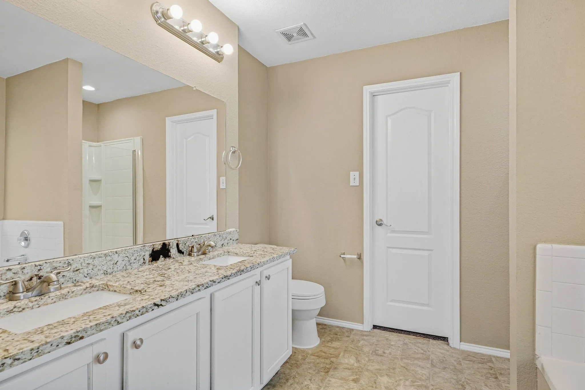 Single Family Residence For Sale in Kaufman County , 1002 Chatham Lane, Forney, Texas 75126, 3 Bedroom, 3 Bathroom, 2 Garage spaces, 2,275 Sqft, built in 2001, mls#21392499, Real Estate Agent in Forney, Homes For Sale in Kaufman county, Homes For Sale in Forney, Realtor in Forney Texas, Real Estate Brokerage Independent Realty Texas, Luminita Cordes Realtor