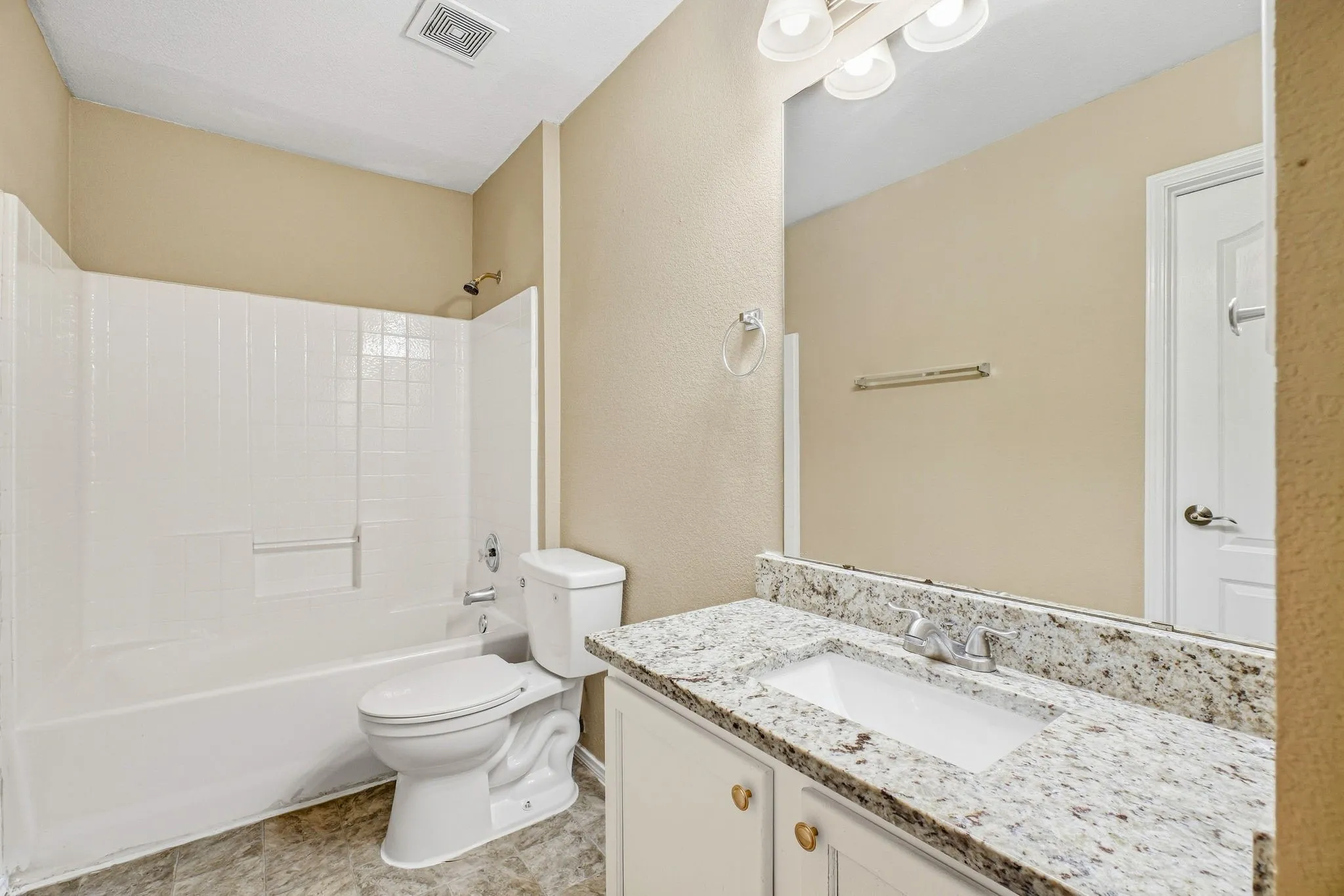 Single Family Residence For Sale in Kaufman County , 1002 Chatham Lane, Forney, Texas 75126, 3 Bedroom, 3 Bathroom, 2 Garage spaces, 2,275 Sqft, built in 2001, mls#21392499, Real Estate Agent in Forney, Homes For Sale in Kaufman county, Homes For Sale in Forney, Realtor in Forney Texas, Real Estate Brokerage Independent Realty Texas, Luminita Cordes Realtor
