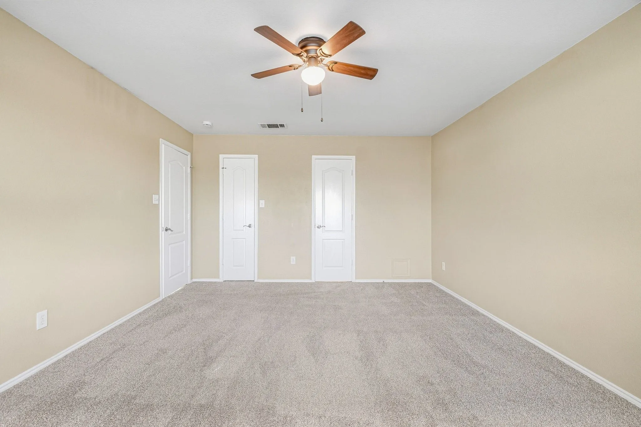 Single Family Residence For Sale in Kaufman County , 1002 Chatham Lane, Forney, Texas 75126, 3 Bedroom, 3 Bathroom, 2 Garage spaces, 2,275 Sqft, built in 2001, mls#21392499, Real Estate Agent in Forney, Homes For Sale in Kaufman county, Homes For Sale in Forney, Realtor in Forney Texas, Real Estate Brokerage Independent Realty Texas, Luminita Cordes Realtor