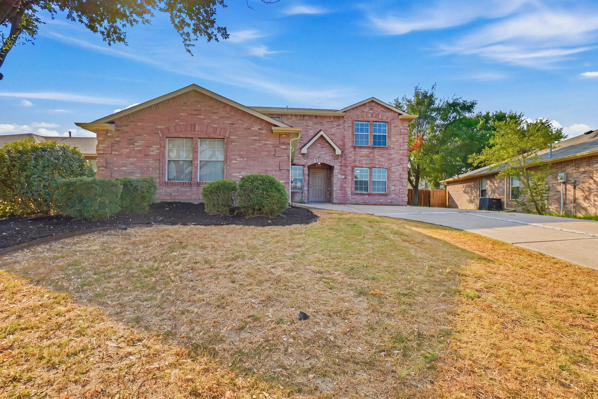 Single Family Residence For Sale in Kaufman County , 1002 Chatham Lane, Forney, Texas 75126, 3 Bedroom, 3 Bathroom, 2 Garage spaces, 2,275 Sqft, built in 2001, mls#21392499, Real Estate Agent in Forney, Homes For Sale in Kaufman county, Homes For Sale in Forney, Realtor in Forney Texas, Real Estate Brokerage Independent Realty Texas, Luminita Cordes Realtor