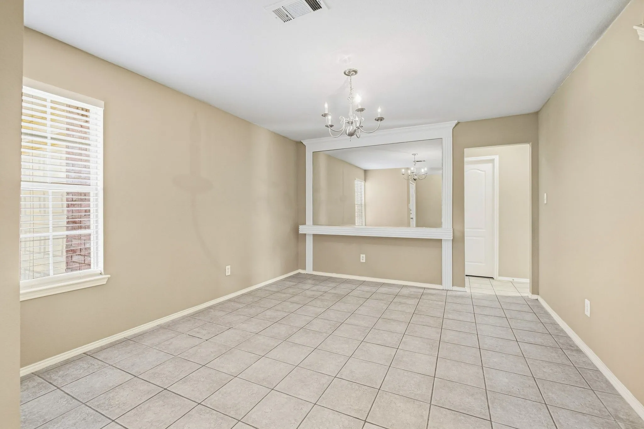 Single Family Residence For Sale in Kaufman County , 1002 Chatham Lane, Forney, Texas 75126, 3 Bedroom, 3 Bathroom, 2 Garage spaces, 2,275 Sqft, built in 2001, mls#21392499, Real Estate Agent in Forney, Homes For Sale in Kaufman county, Homes For Sale in Forney, Realtor in Forney Texas, Real Estate Brokerage Independent Realty Texas, Luminita Cordes Realtor