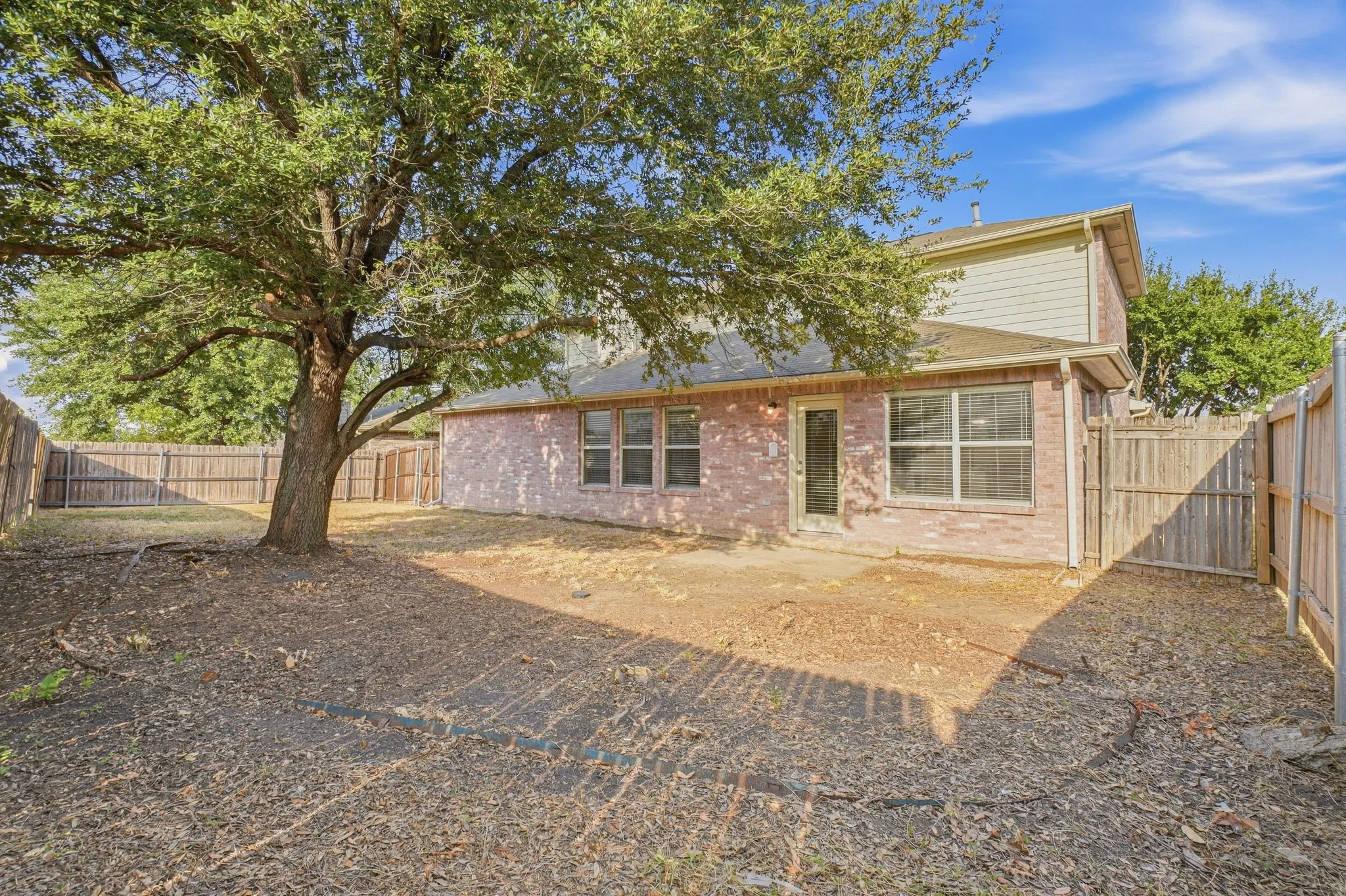 Single Family Residence For Sale in Kaufman County , 1002 Chatham Lane, Forney, Texas 75126, 3 Bedroom, 3 Bathroom, 2 Garage spaces, 2,275 Sqft, built in 2001, mls#21392499, Real Estate Agent in Forney, Homes For Sale in Kaufman county, Homes For Sale in Forney, Realtor in Forney Texas, Real Estate Brokerage Independent Realty Texas, Luminita Cordes Realtor