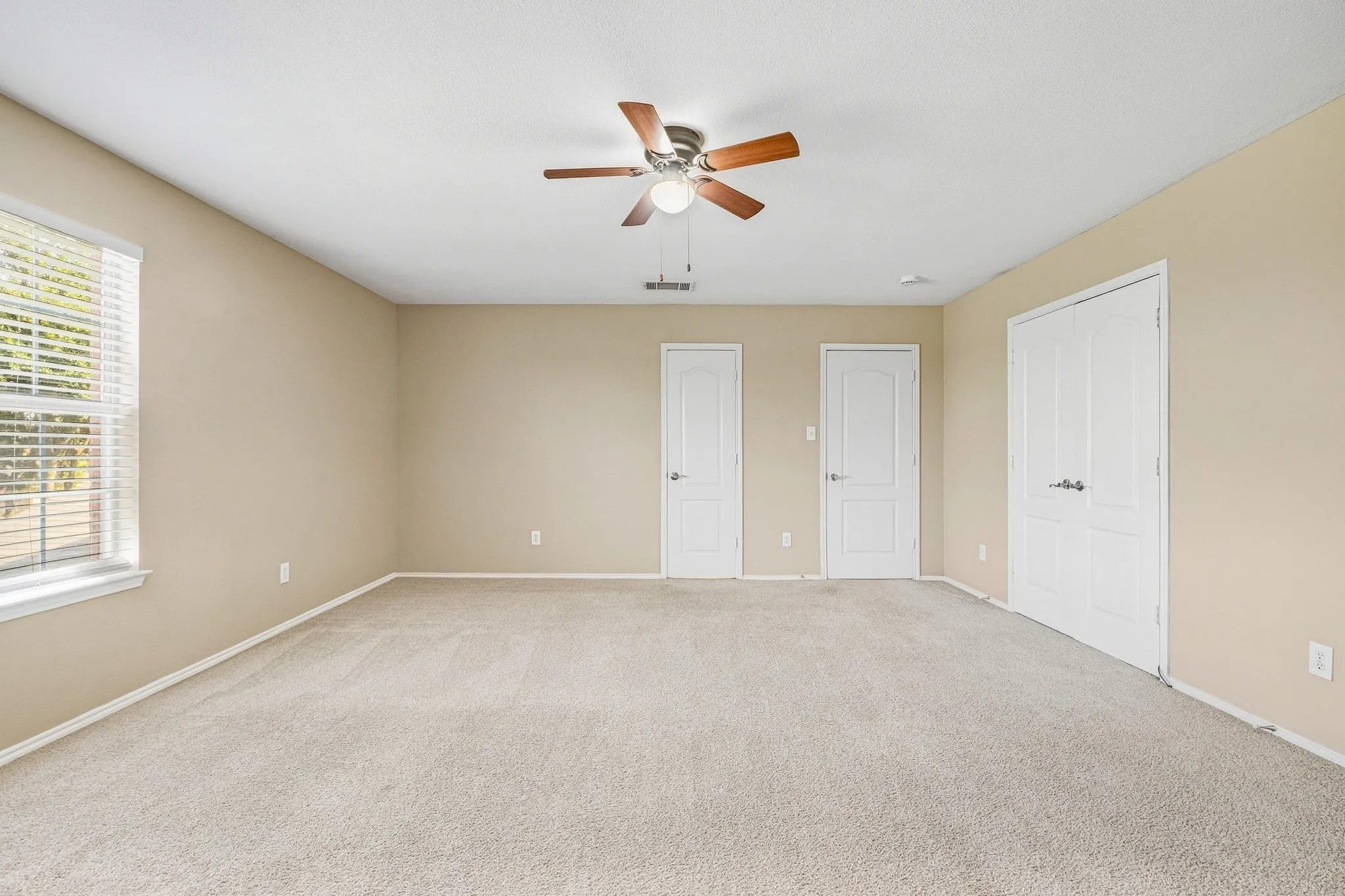 Single Family Residence For Sale in Kaufman County , 1002 Chatham Lane, Forney, Texas 75126, 3 Bedroom, 3 Bathroom, 2 Garage spaces, 2,275 Sqft, built in 2001, mls#21392499, Real Estate Agent in Forney, Homes For Sale in Kaufman county, Homes For Sale in Forney, Realtor in Forney Texas, Real Estate Brokerage Independent Realty Texas, Luminita Cordes Realtor