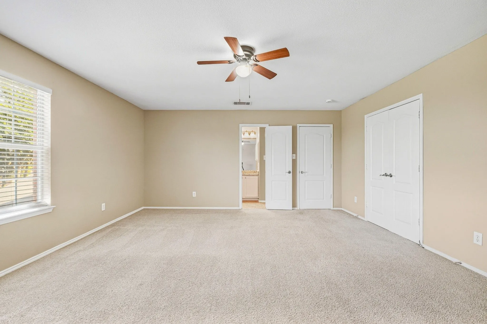 Single Family Residence For Sale in Kaufman County , 1002 Chatham Lane, Forney, Texas 75126, 3 Bedroom, 3 Bathroom, 2 Garage spaces, 2,275 Sqft, built in 2001, mls#21392499, Real Estate Agent in Forney, Homes For Sale in Kaufman county, Homes For Sale in Forney, Realtor in Forney Texas, Real Estate Brokerage Independent Realty Texas, Luminita Cordes Realtor