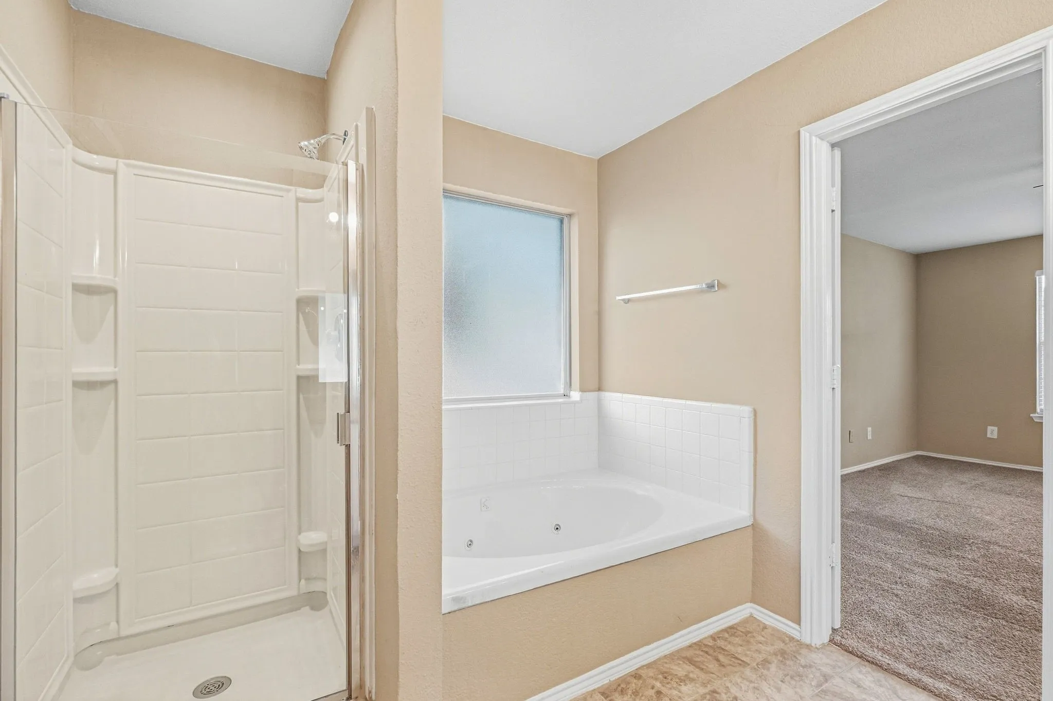 Single Family Residence For Sale in Kaufman County , 1002 Chatham Lane, Forney, Texas 75126, 3 Bedroom, 3 Bathroom, 2 Garage spaces, 2,275 Sqft, built in 2001, mls#21392499, Real Estate Agent in Forney, Homes For Sale in Kaufman county, Homes For Sale in Forney, Realtor in Forney Texas, Real Estate Brokerage Independent Realty Texas, Luminita Cordes Realtor