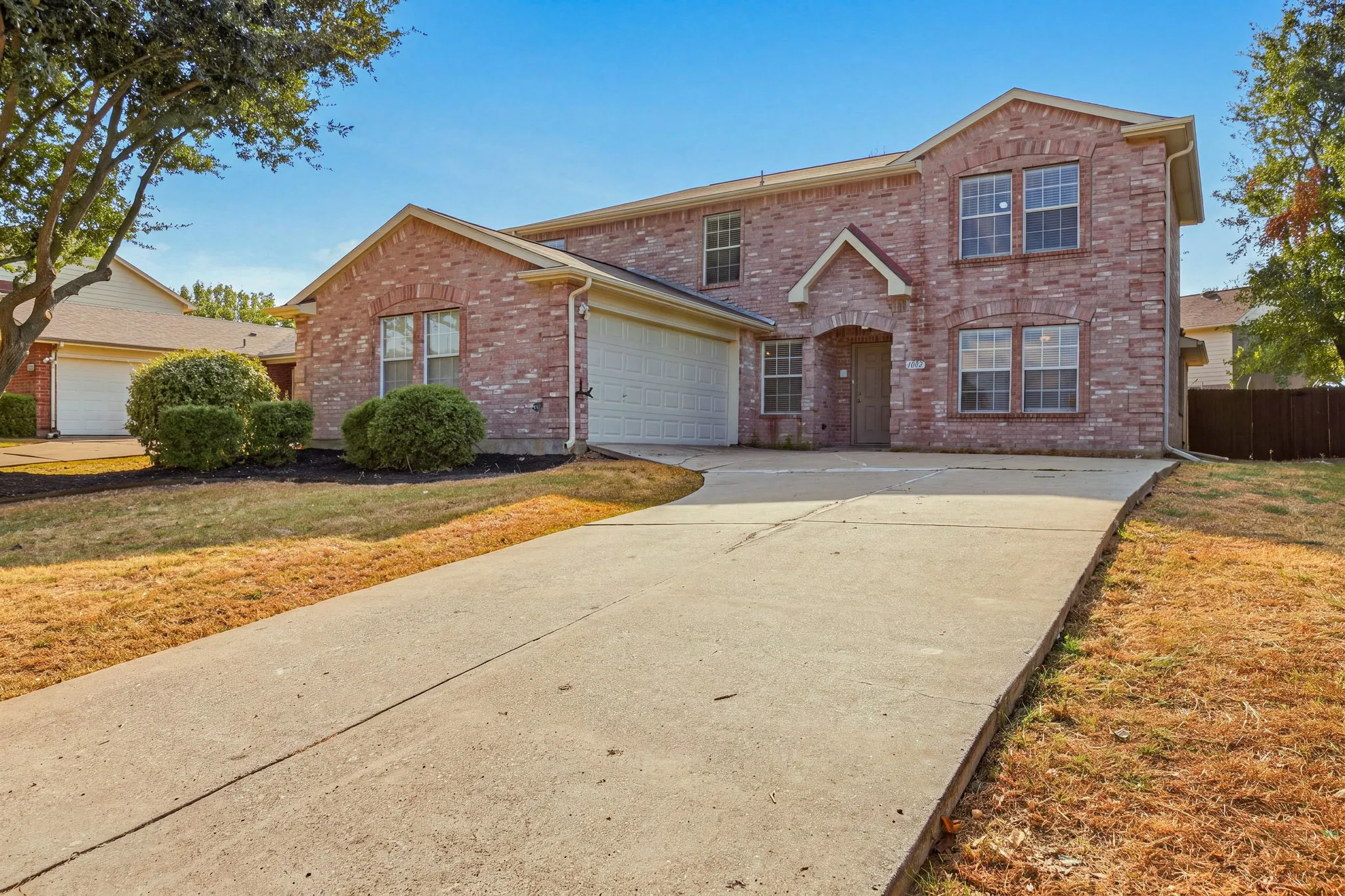 Single Family Residence For Sale in Kaufman County , 1002 Chatham Lane, Forney, Texas 75126, 3 Bedroom, 3 Bathroom, 2 Garage spaces, 2,275 Sqft, built in 2001, mls#21392499, Real Estate Agent in Forney, Homes For Sale in Kaufman county, Homes For Sale in Forney, Realtor in Forney Texas, Real Estate Brokerage Independent Realty Texas, Luminita Cordes Realtor