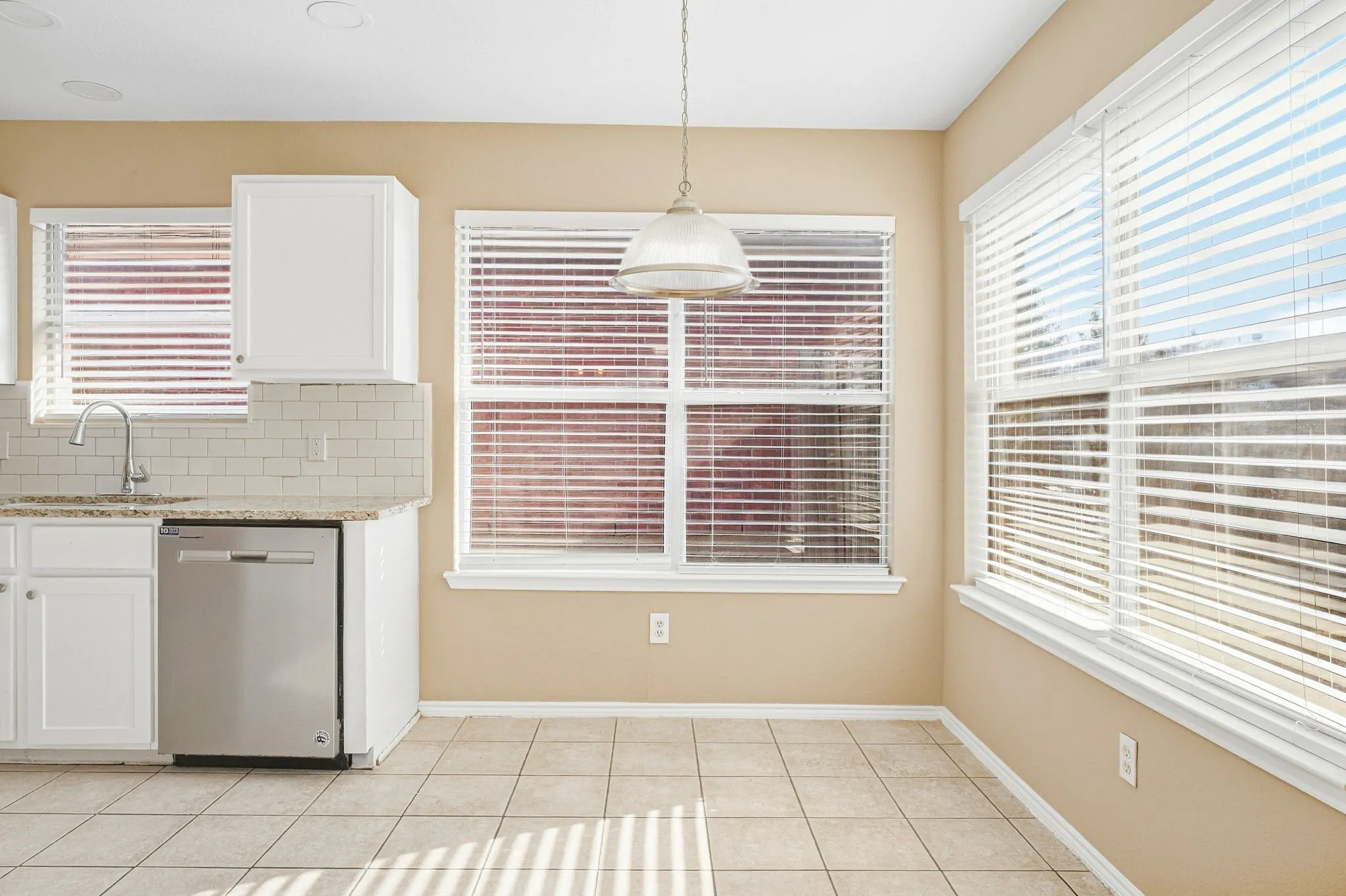 Single Family Residence For Sale in Kaufman County , 1002 Chatham Lane, Forney, Texas 75126, 3 Bedroom, 3 Bathroom, 2 Garage spaces, 2,275 Sqft, built in 2001, mls#21392499, Real Estate Agent in Forney, Homes For Sale in Kaufman county, Homes For Sale in Forney, Realtor in Forney Texas, Real Estate Brokerage Independent Realty Texas, Luminita Cordes Realtor