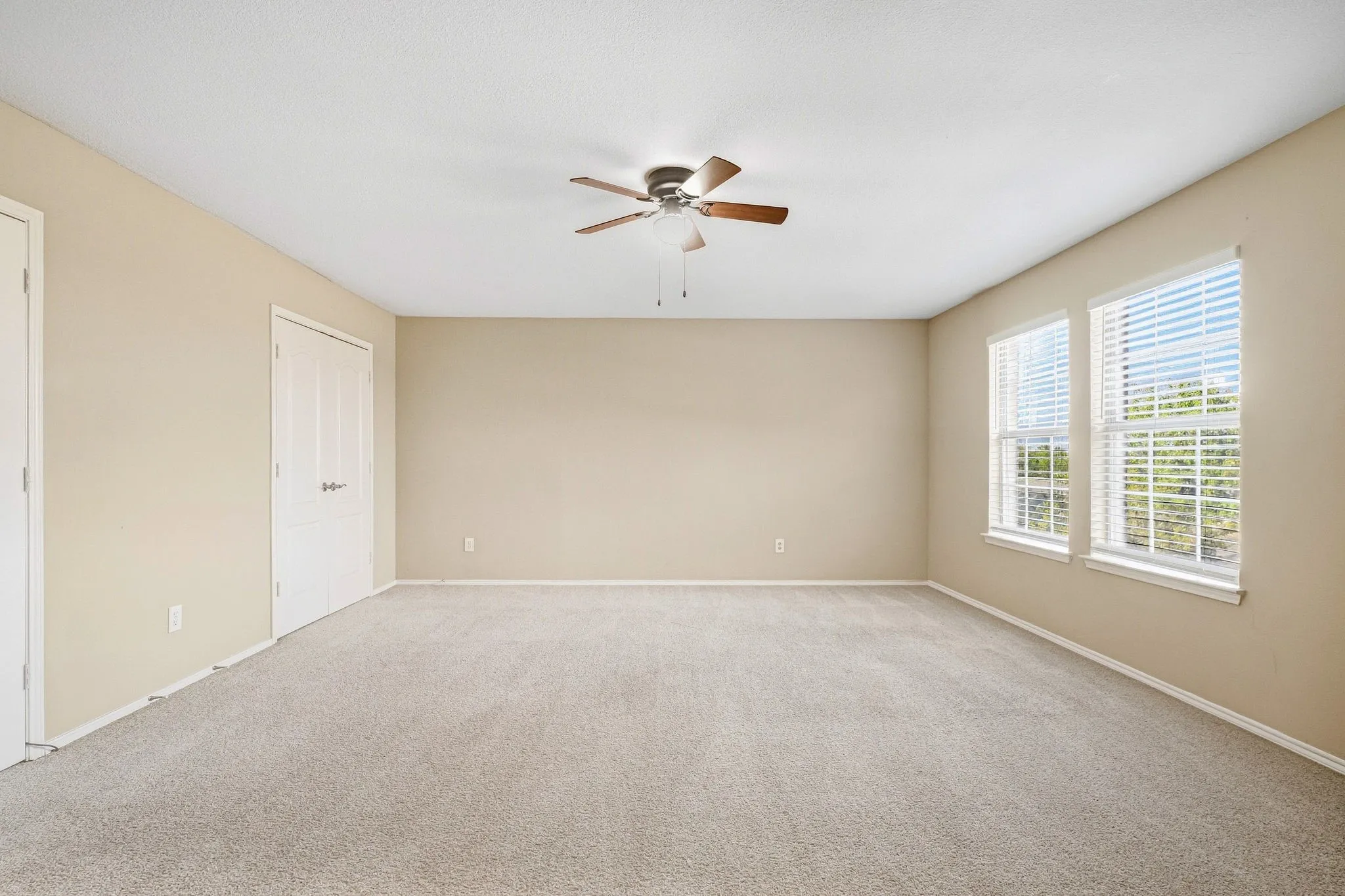 Single Family Residence For Sale in Kaufman County , 1002 Chatham Lane, Forney, Texas 75126, 3 Bedroom, 3 Bathroom, 2 Garage spaces, 2,275 Sqft, built in 2001, mls#21392499, Real Estate Agent in Forney, Homes For Sale in Kaufman county, Homes For Sale in Forney, Realtor in Forney Texas, Real Estate Brokerage Independent Realty Texas, Luminita Cordes Realtor