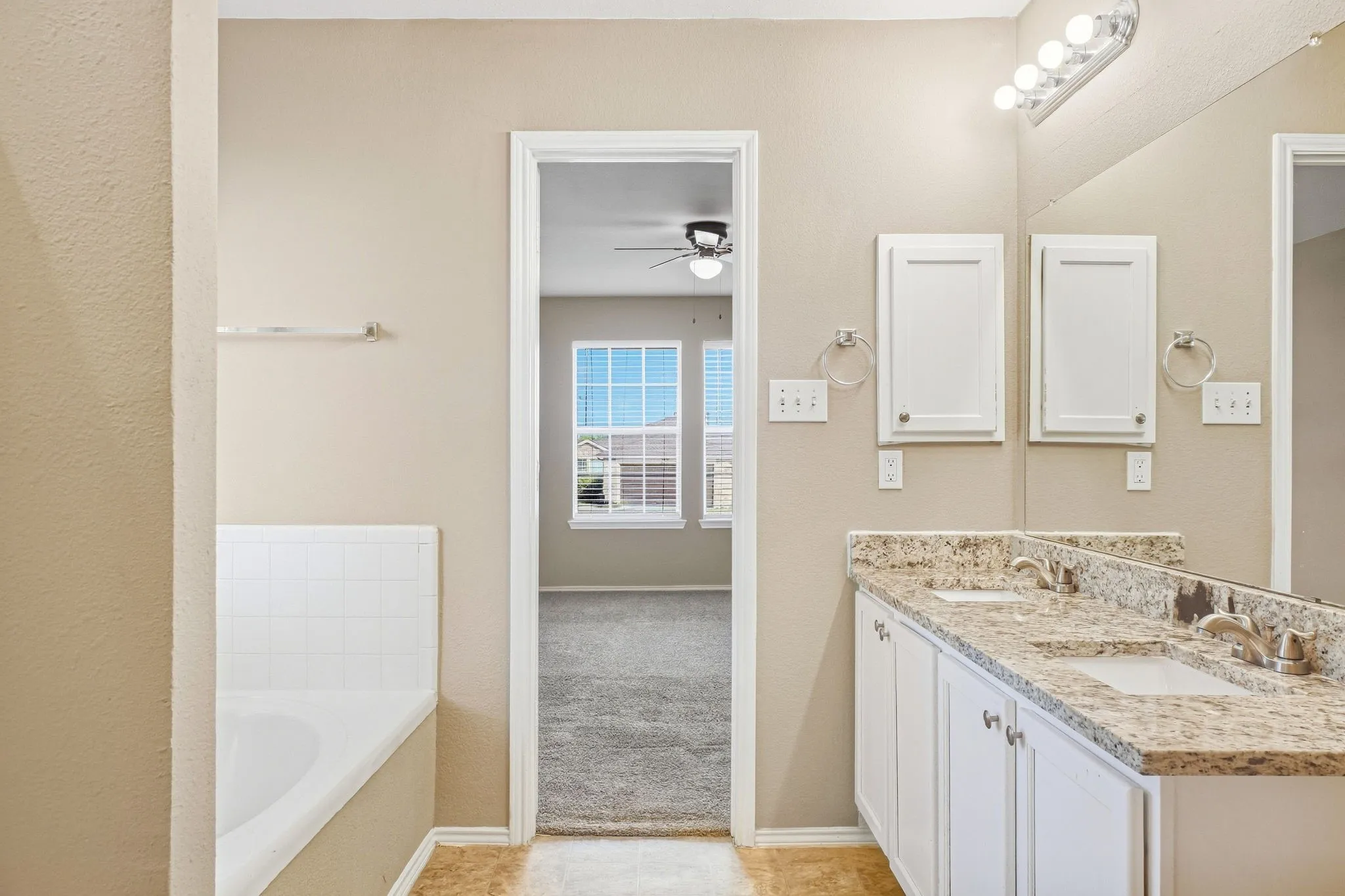 Single Family Residence For Sale in Kaufman County , 1002 Chatham Lane, Forney, Texas 75126, 3 Bedroom, 3 Bathroom, 2 Garage spaces, 2,275 Sqft, built in 2001, mls#21392499, Real Estate Agent in Forney, Homes For Sale in Kaufman county, Homes For Sale in Forney, Realtor in Forney Texas, Real Estate Brokerage Independent Realty Texas, Luminita Cordes Realtor