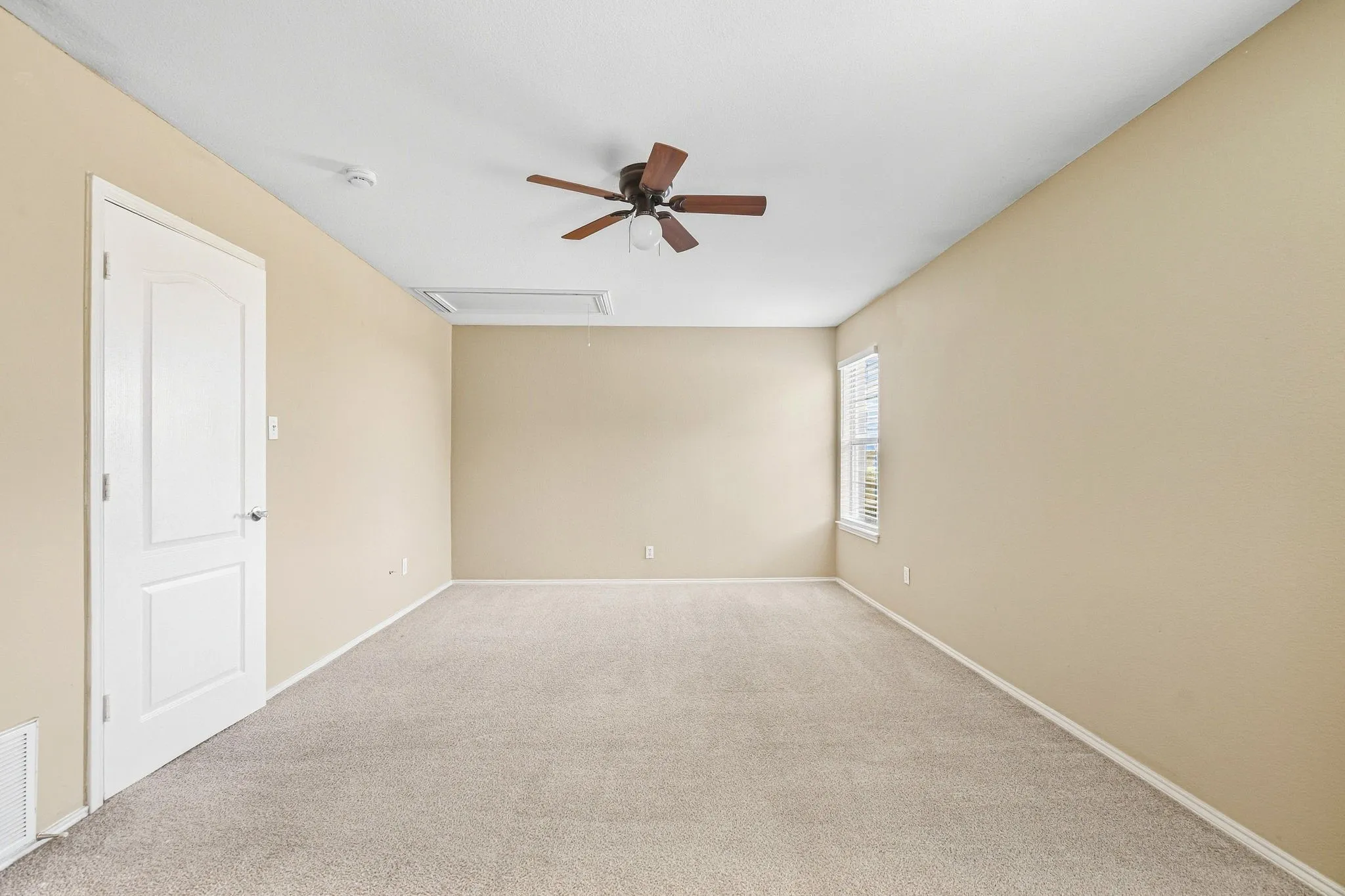 Single Family Residence For Sale in Kaufman County , 1002 Chatham Lane, Forney, Texas 75126, 3 Bedroom, 3 Bathroom, 2 Garage spaces, 2,275 Sqft, built in 2001, mls#21392499, Real Estate Agent in Forney, Homes For Sale in Kaufman county, Homes For Sale in Forney, Realtor in Forney Texas, Real Estate Brokerage Independent Realty Texas, Luminita Cordes Realtor