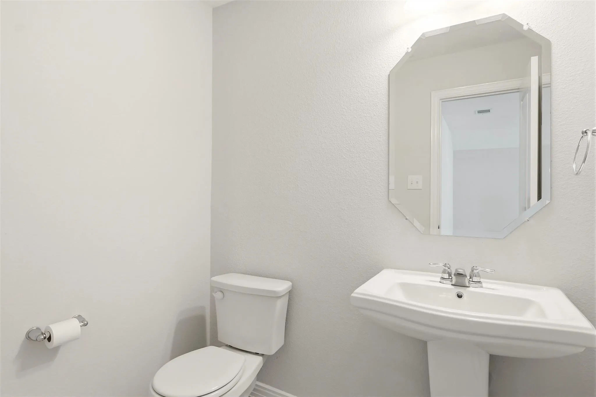 Single Family Residence For Rent in Denton County , 2704 Dancing Flame Drive, Denton, Texas 76201, 3 Bedroom, 3 Bathroom, 2 Garage spaces, 2,366 Sqft, built in 2020, mls#21393160, Real Estate Agent in Denton, Homes For Rent in Denton county, Homes For Rent in Denton, Realtor in Denton Texas, Real Estate Brokerage Independent Realty Texas, Luminita Cordes Realtor