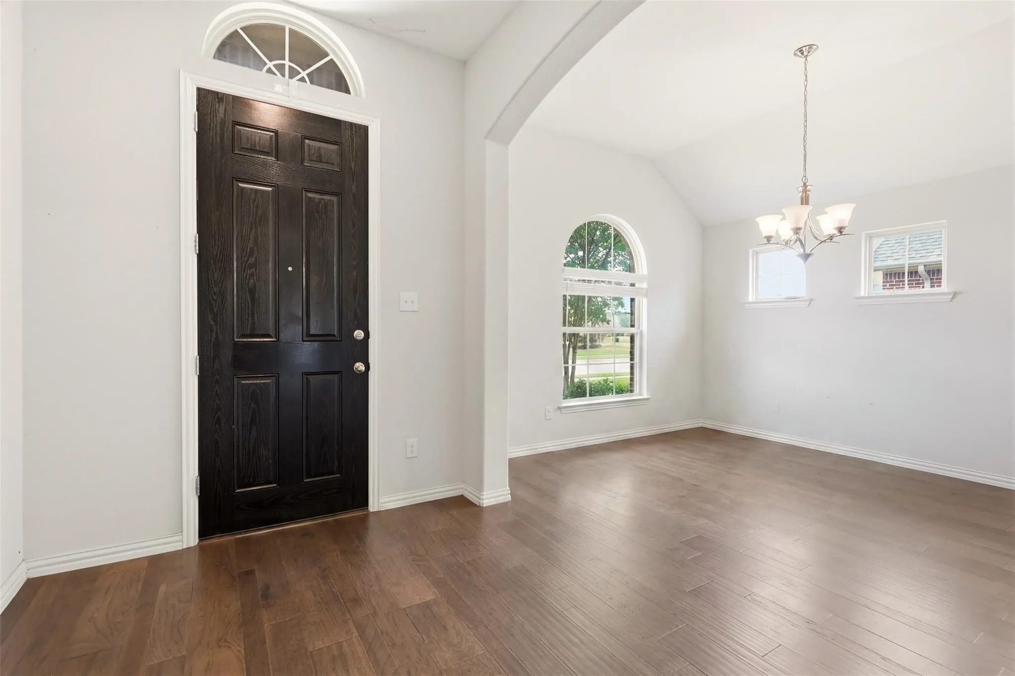 Single Family Residence For Rent in Denton County , 2704 Dancing Flame Drive, Denton, Texas 76201, 3 Bedroom, 3 Bathroom, 2 Garage spaces, 2,366 Sqft, built in 2020, mls#21393160, Real Estate Agent in Denton, Homes For Rent in Denton county, Homes For Rent in Denton, Realtor in Denton Texas, Real Estate Brokerage Independent Realty Texas, Luminita Cordes Realtor