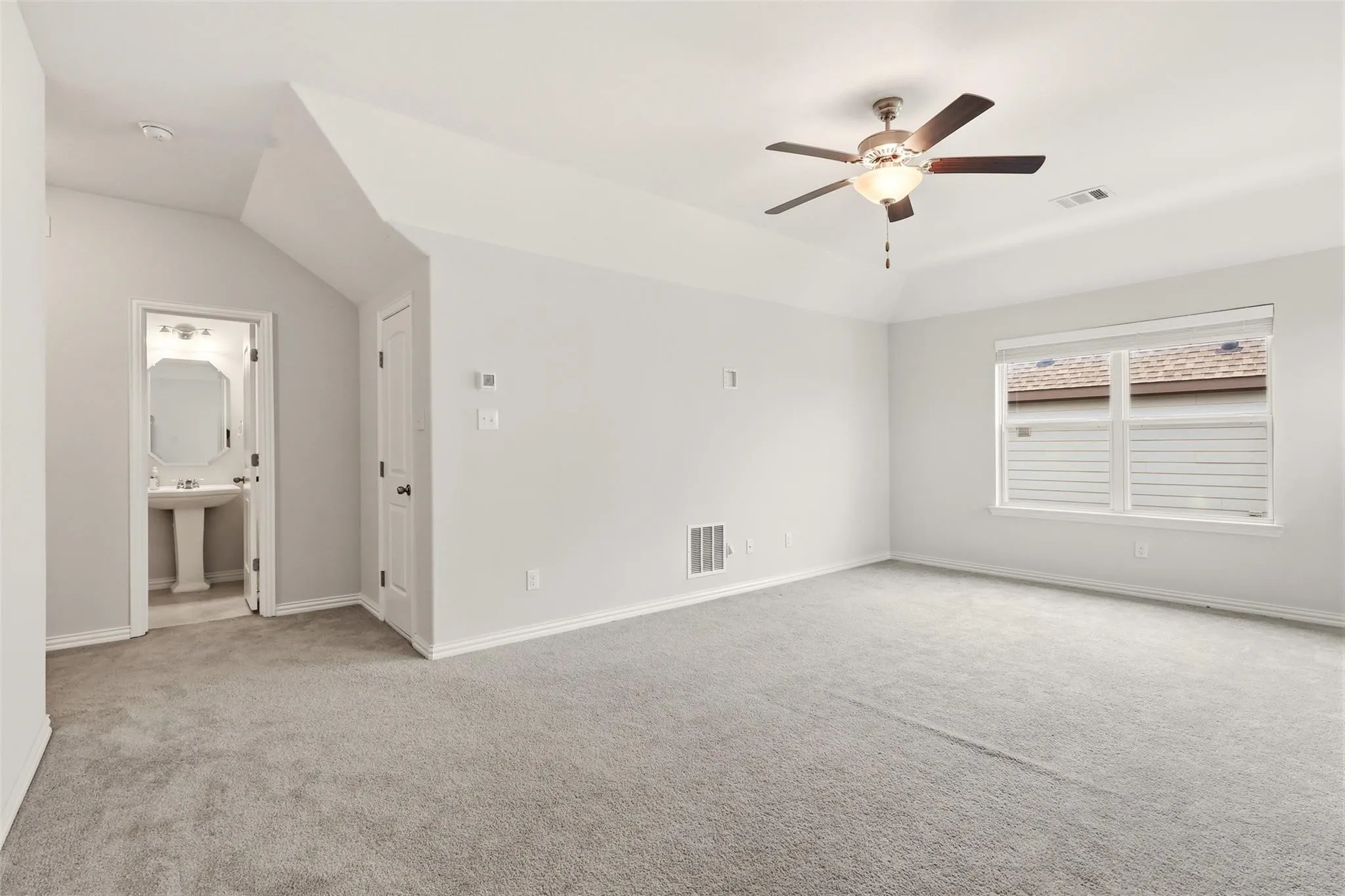 Single Family Residence For Rent in Denton County , 2704 Dancing Flame Drive, Denton, Texas 76201, 3 Bedroom, 3 Bathroom, 2 Garage spaces, 2,366 Sqft, built in 2020, mls#21393160, Real Estate Agent in Denton, Homes For Rent in Denton county, Homes For Rent in Denton, Realtor in Denton Texas, Real Estate Brokerage Independent Realty Texas, Luminita Cordes Realtor