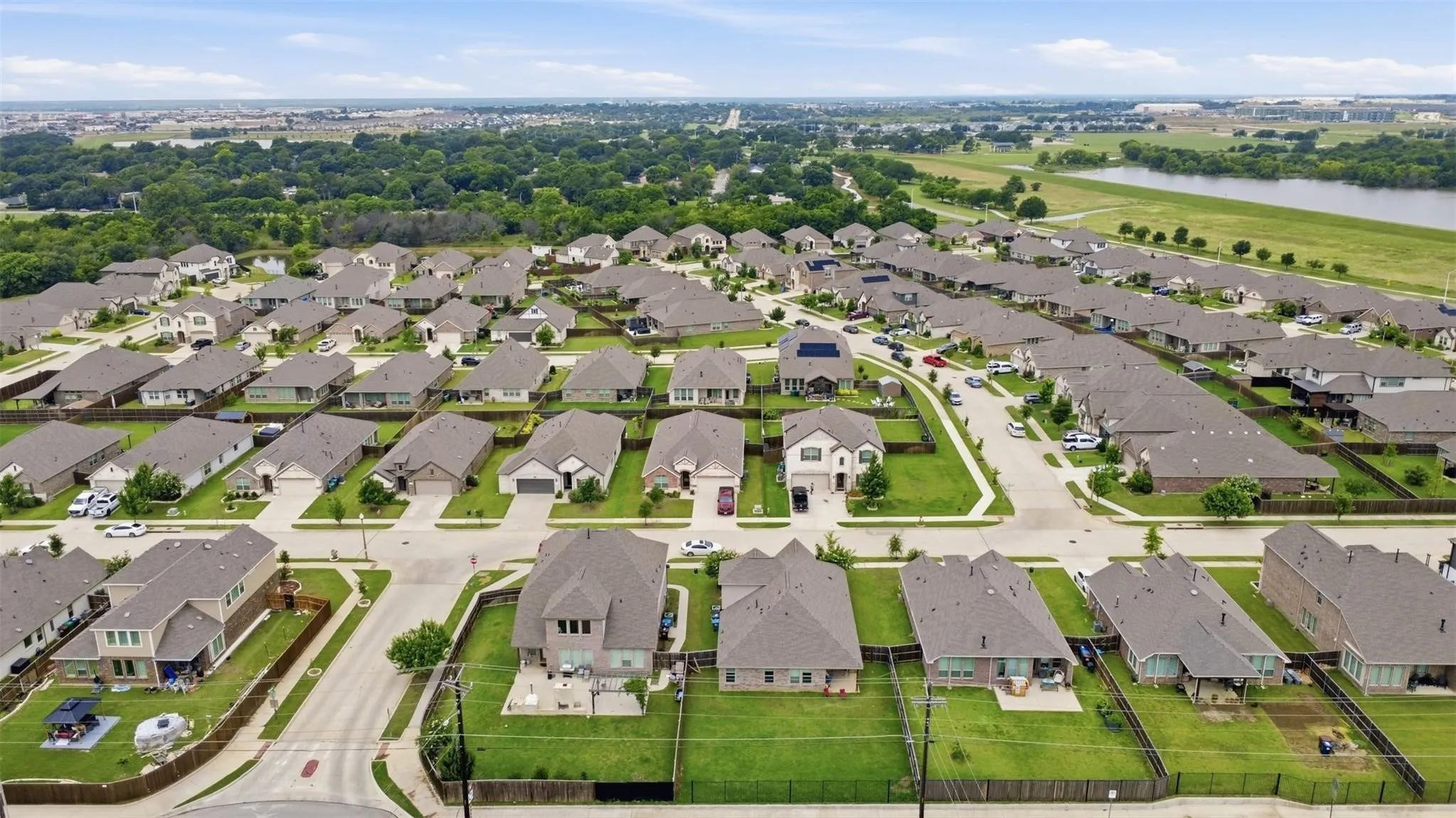 Single Family Residence For Rent in Denton County , 2704 Dancing Flame Drive, Denton, Texas 76201, 3 Bedroom, 3 Bathroom, 2 Garage spaces, 2,366 Sqft, built in 2020, mls#21393160, Real Estate Agent in Denton, Homes For Rent in Denton county, Homes For Rent in Denton, Realtor in Denton Texas, Real Estate Brokerage Independent Realty Texas, Luminita Cordes Realtor