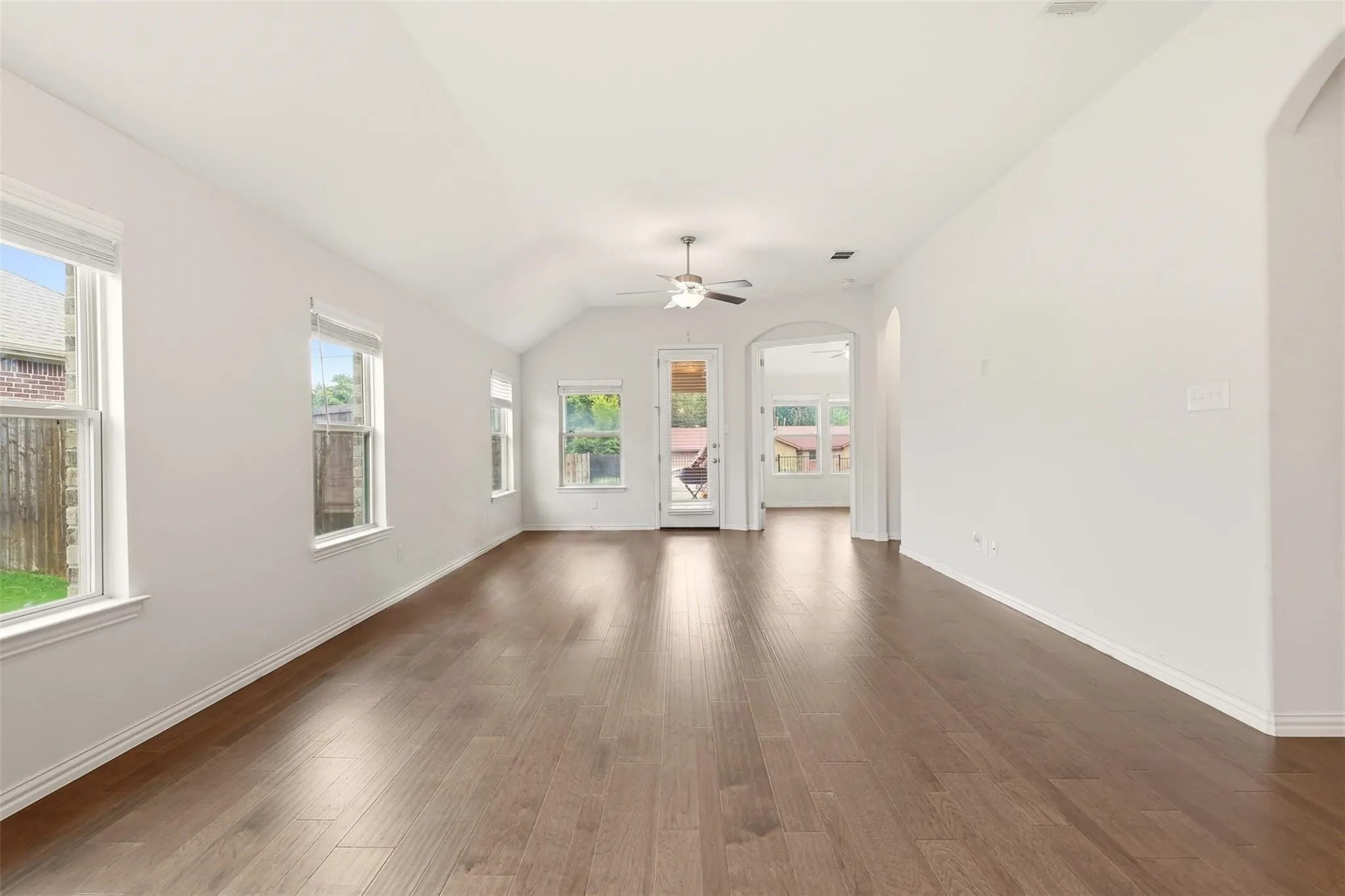 Single Family Residence For Rent in Denton County , 2704 Dancing Flame Drive, Denton, Texas 76201, 3 Bedroom, 3 Bathroom, 2 Garage spaces, 2,366 Sqft, built in 2020, mls#21393160, Real Estate Agent in Denton, Homes For Rent in Denton county, Homes For Rent in Denton, Realtor in Denton Texas, Real Estate Brokerage Independent Realty Texas, Luminita Cordes Realtor