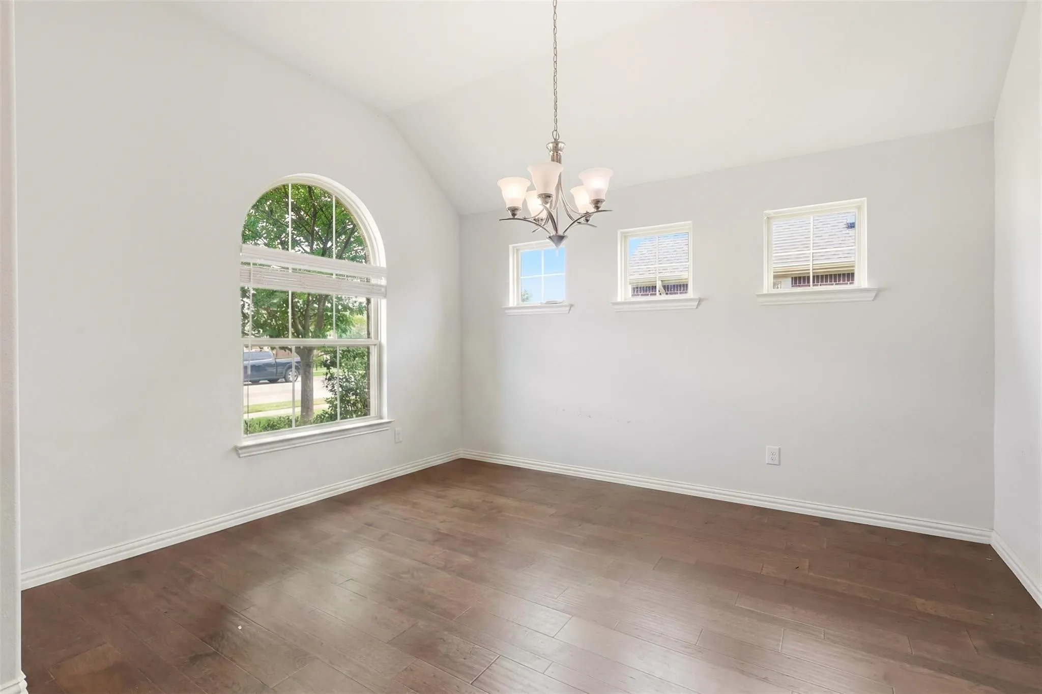 Single Family Residence For Rent in Denton County , 2704 Dancing Flame Drive, Denton, Texas 76201, 3 Bedroom, 3 Bathroom, 2 Garage spaces, 2,366 Sqft, built in 2020, mls#21393160, Real Estate Agent in Denton, Homes For Rent in Denton county, Homes For Rent in Denton, Realtor in Denton Texas, Real Estate Brokerage Independent Realty Texas, Luminita Cordes Realtor