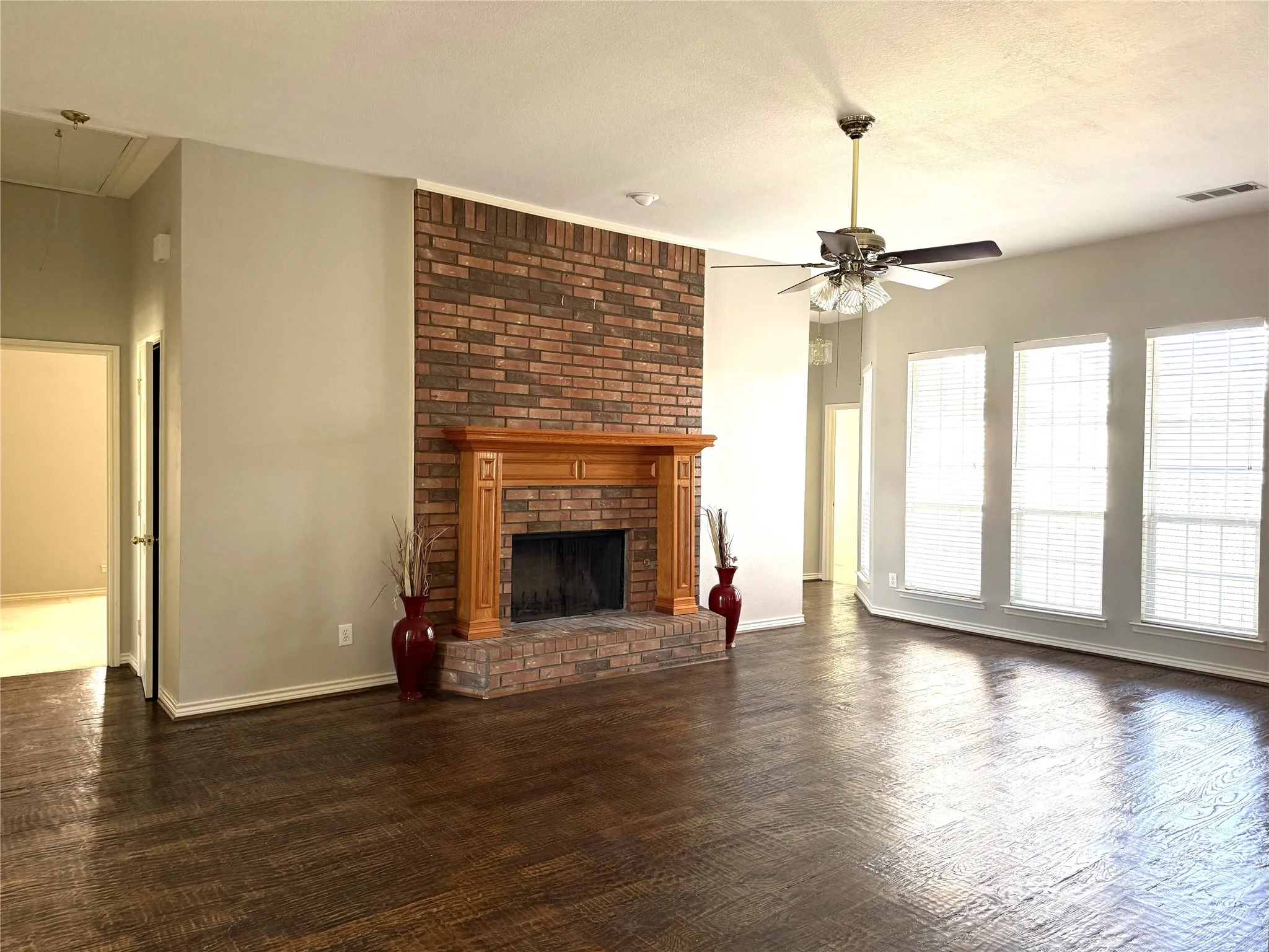 Single Family Residence For Sale in Collin County , 1419 Glendover Drive, Allen, Texas 75013, 4 Bedroom, 3 Bathroom, 2 Garage spaces, 2,280 Sqft, built in 1999, mls#21385509, Real Estate Agent in Allen, Homes For Sale in Collin county, Homes For Sale in Allen, Realtor in Allen Texas, Real Estate Brokerage Independent Realty Texas, Luminita Cordes Realtor