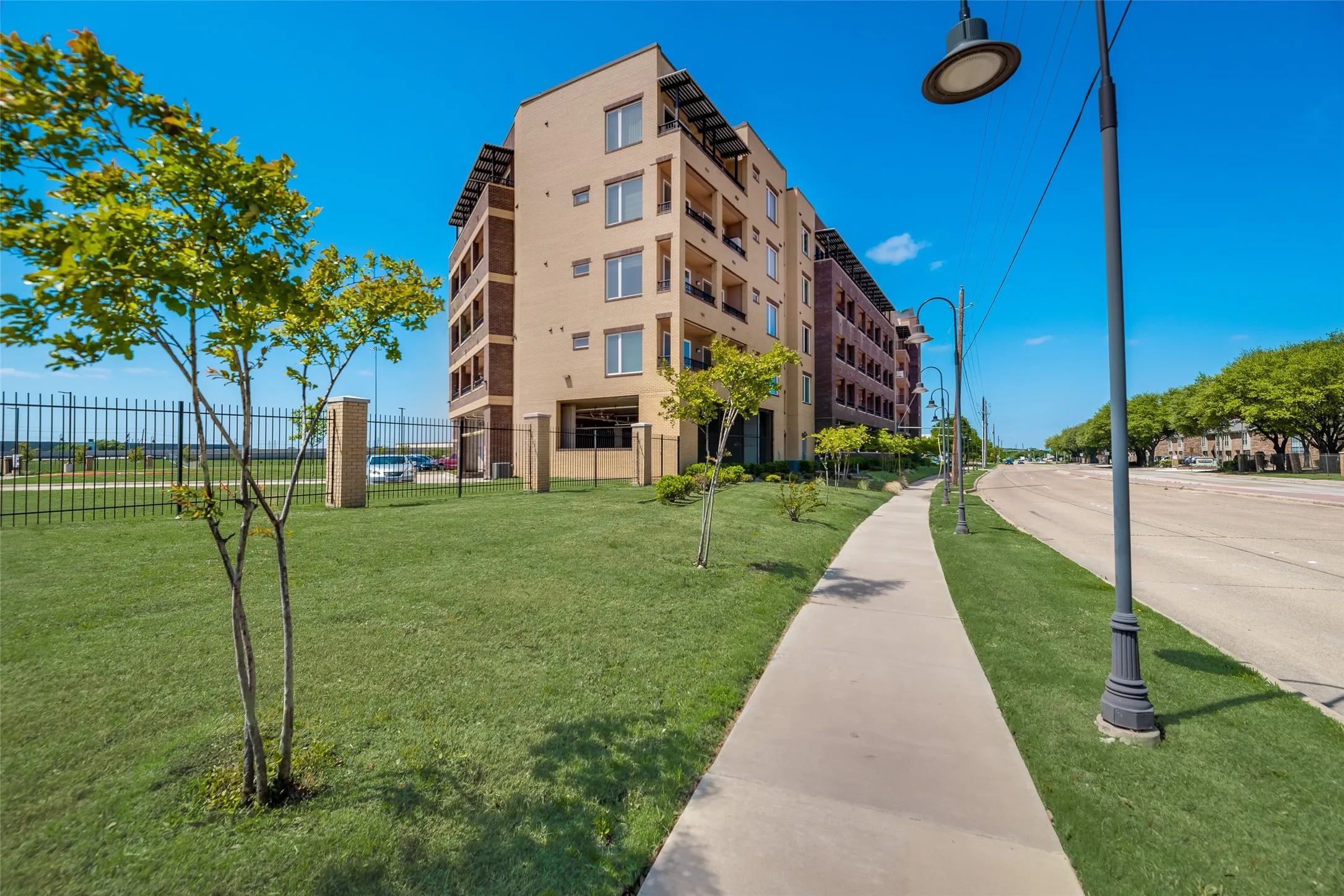 Condominium For Rent in Dallas County , 1220 W Trinity Mills Road 5003, Carrollton, Texas 75006, 1 Bedroom, 1 Bathroom, Garage spaces, 668 Sqft, built in 2017, mls#21393339, Real Estate Agent in Carrollton, Homes For Rent in Dallas county, Homes For Rent in Carrollton, Realtor in Carrollton Texas, Real Estate Brokerage Independent Realty Texas, Luminita Cordes Realtor