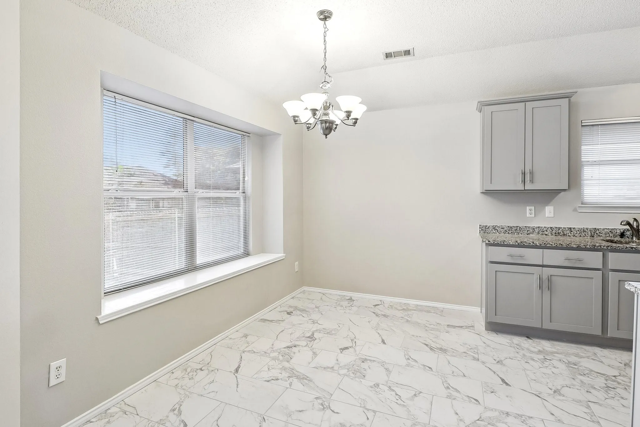 Single Family Residence For Sale in Dallas County , 1504 Parrot Court, De Soto, Texas 75115, 3 Bedroom, 2 Bathroom, 2 Garage spaces, 1,345 Sqft, built in 1999, mls#21389556, Real Estate Agent in De Soto, Homes For Sale in Dallas county, Homes For Sale in De Soto, Realtor in De Soto Texas, Real Estate Brokerage Independent Realty Texas, Luminita Cordes Realtor
